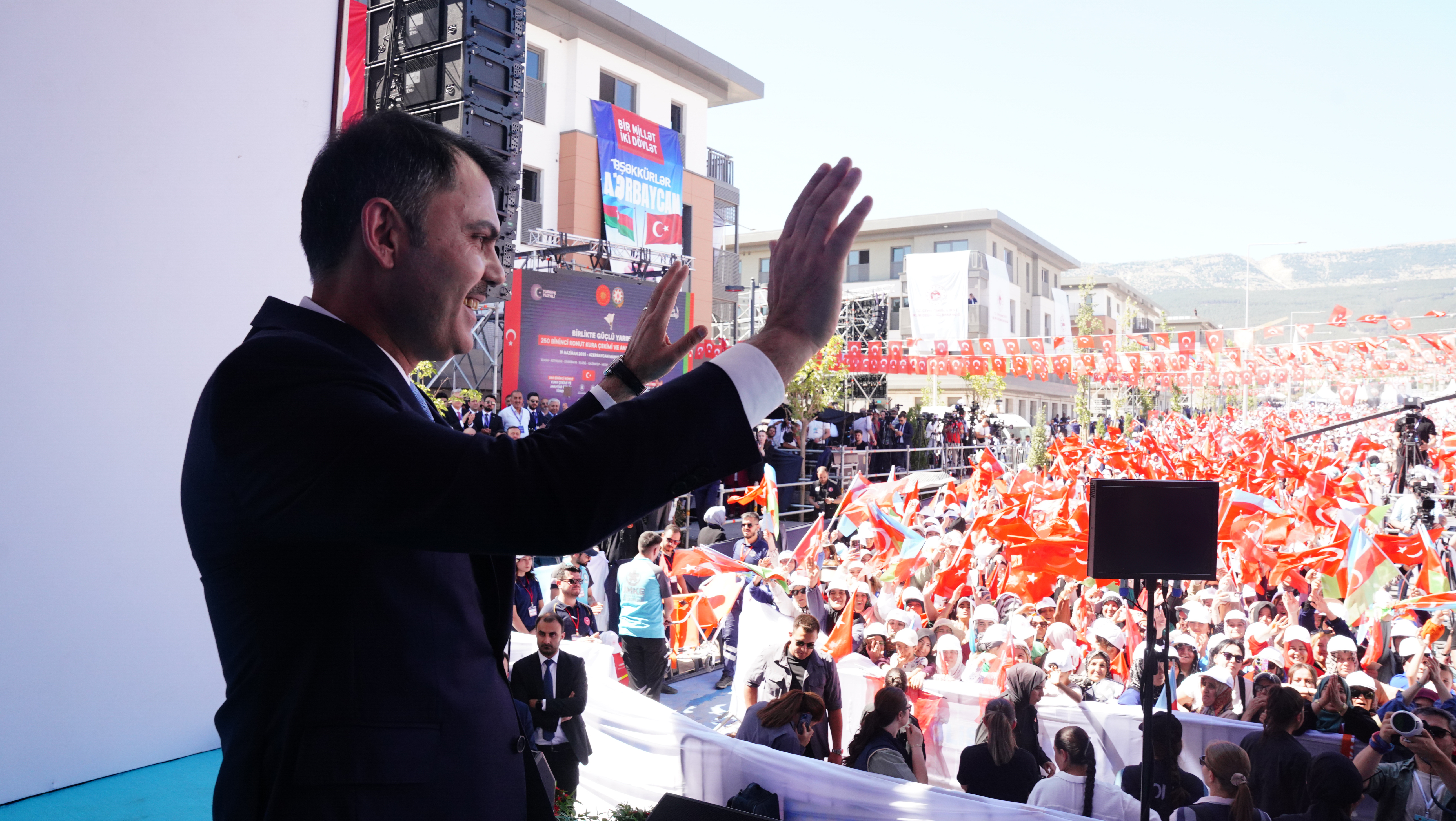BAKAN KURUM: YUVASINA KAVUŞMAYAN TEK BİR VATANDAŞIMIZI BIRAKMAYACAĞIZ