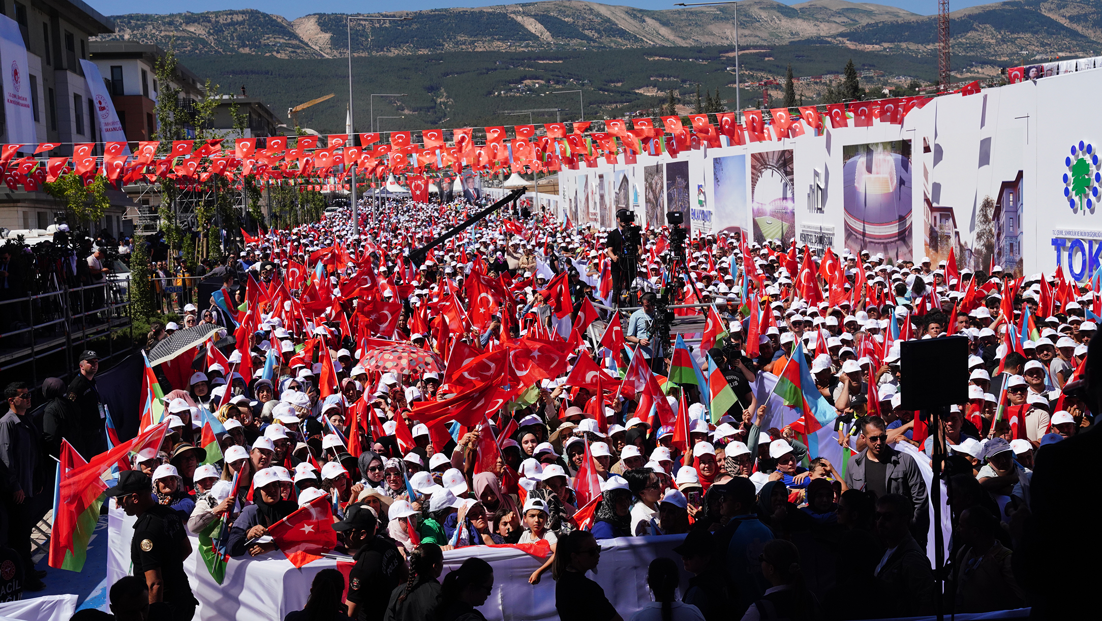 BAKAN KURUM: YUVASINA KAVUŞMAYAN TEK BİR VATANDAŞIMIZI BIRAKMAYACAĞIZ