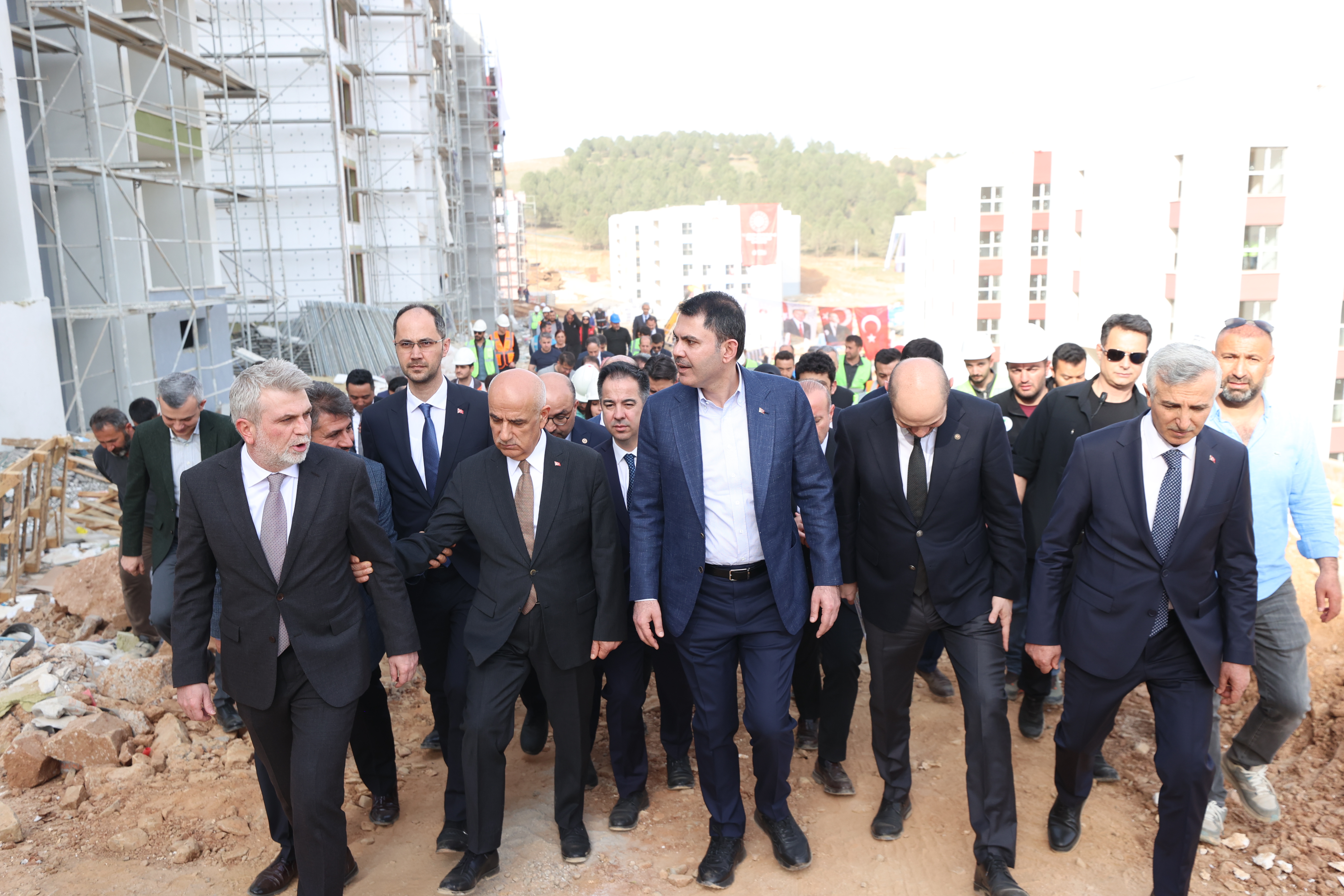 BAKAN KURUM: TESLİMATTA 250 BİNİ GEÇTİK SÖZÜMÜZÜ İNŞA ETMEYE DEVAM