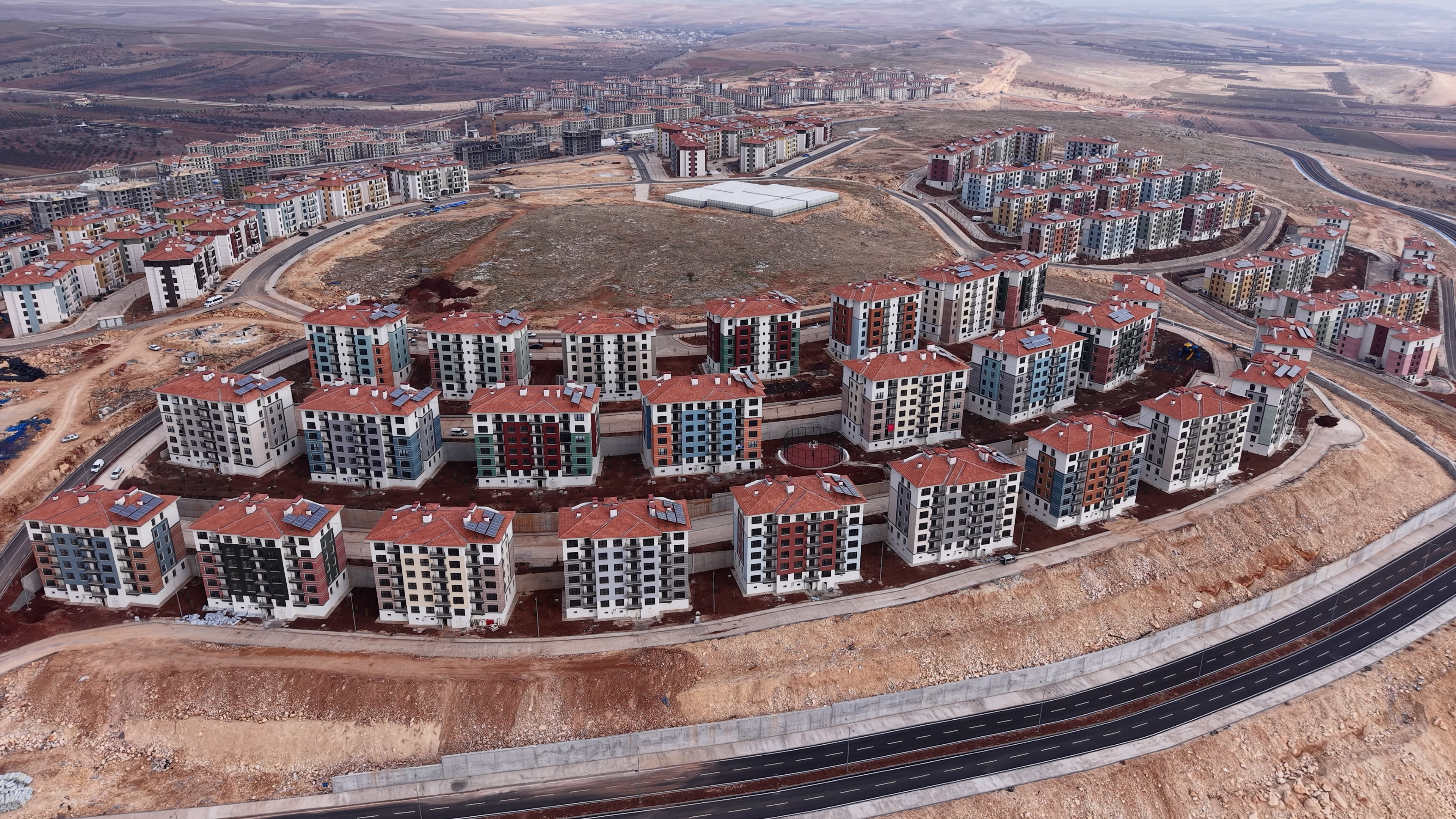 BAKAN KURUM: TESLİMATTA 250 BİNİ GEÇTİK SÖZÜMÜZÜ İNŞA ETMEYE DEVAM