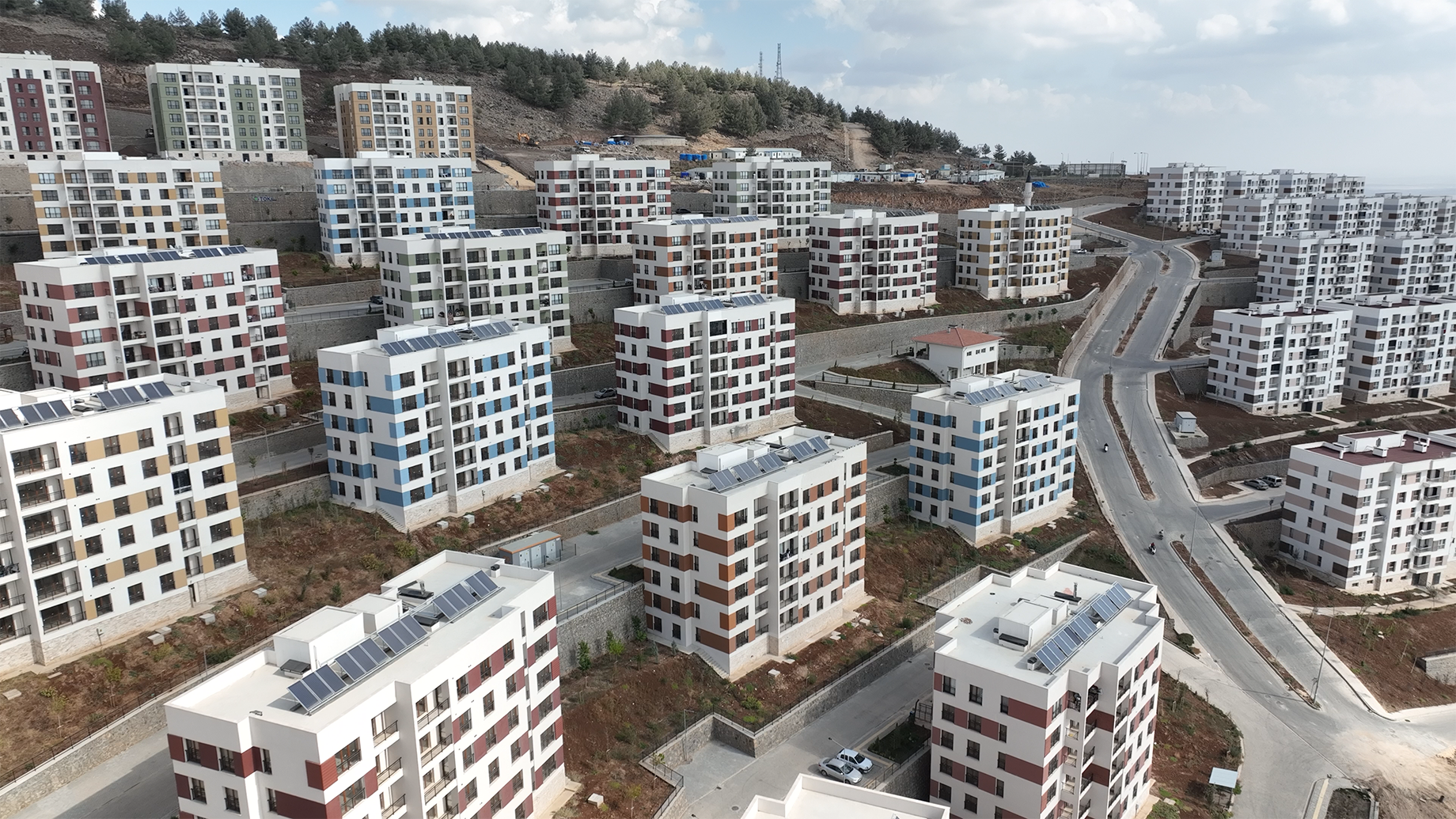 BAKAN KURUM: TESLİMATTA 250 BİNİ GEÇTİK SÖZÜMÜZÜ İNŞA ETMEYE DEVAM