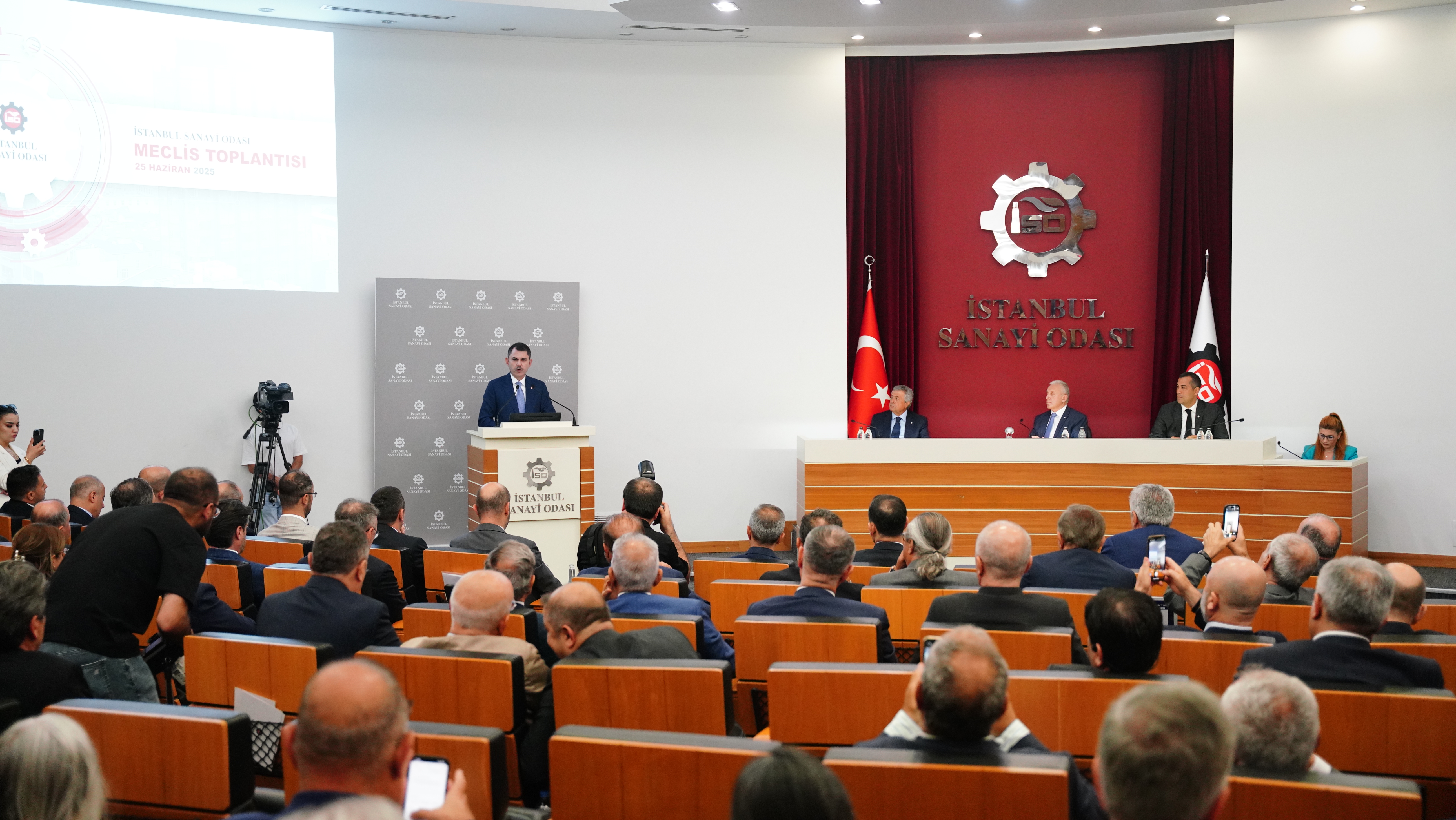 BAKAN KURUM AÇIKLADI: İSTANBUL’DA KİRALIK SOSYAL KONUT YAPILACAK, SANAYİ ANADOLU’YA TAŞINACAK