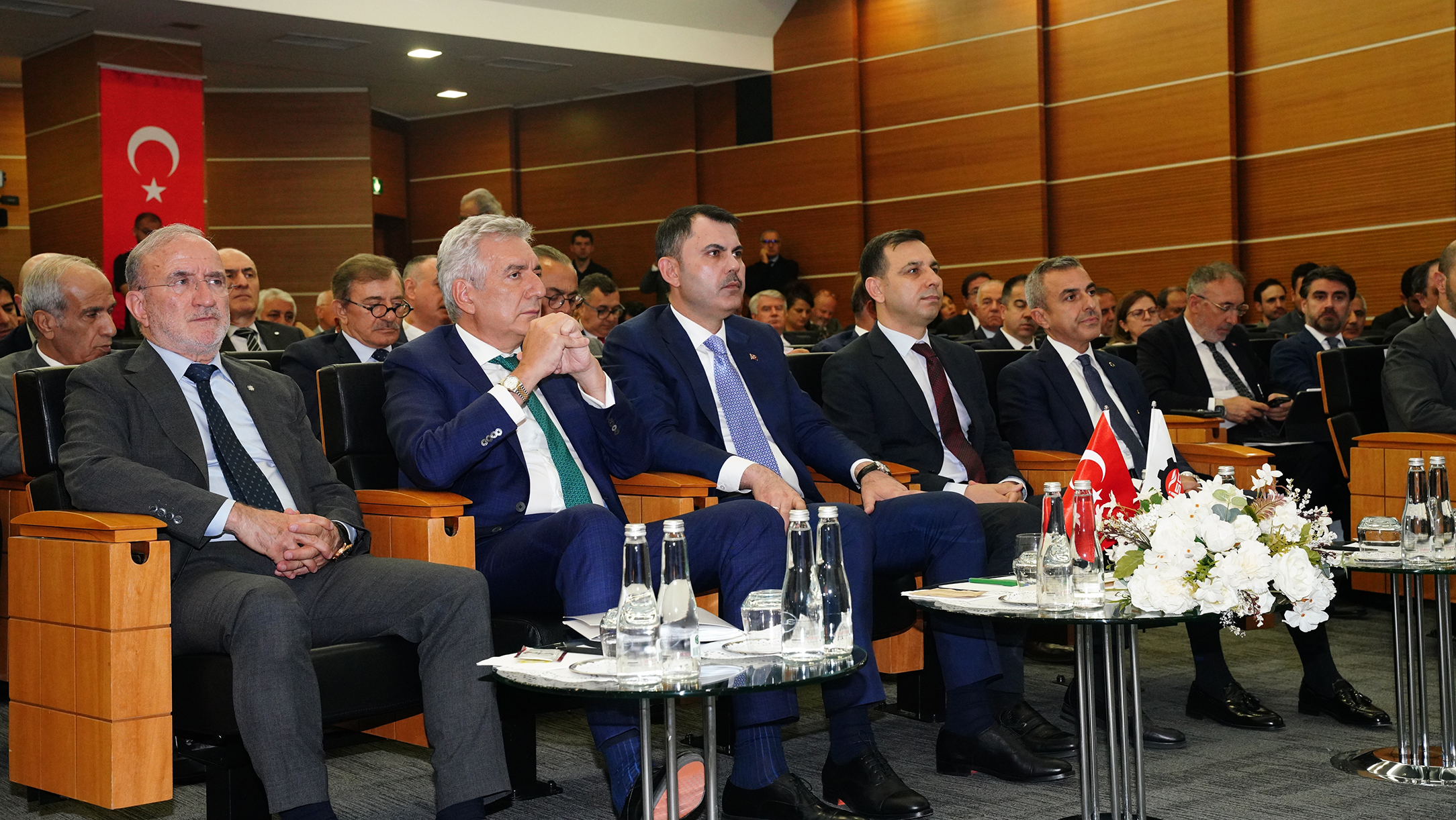 BAKAN KURUM AÇIKLADI: İSTANBUL’DA KİRALIK SOSYAL KONUT YAPILACAK, SANAYİ ANADOLU’YA TAŞINACAK