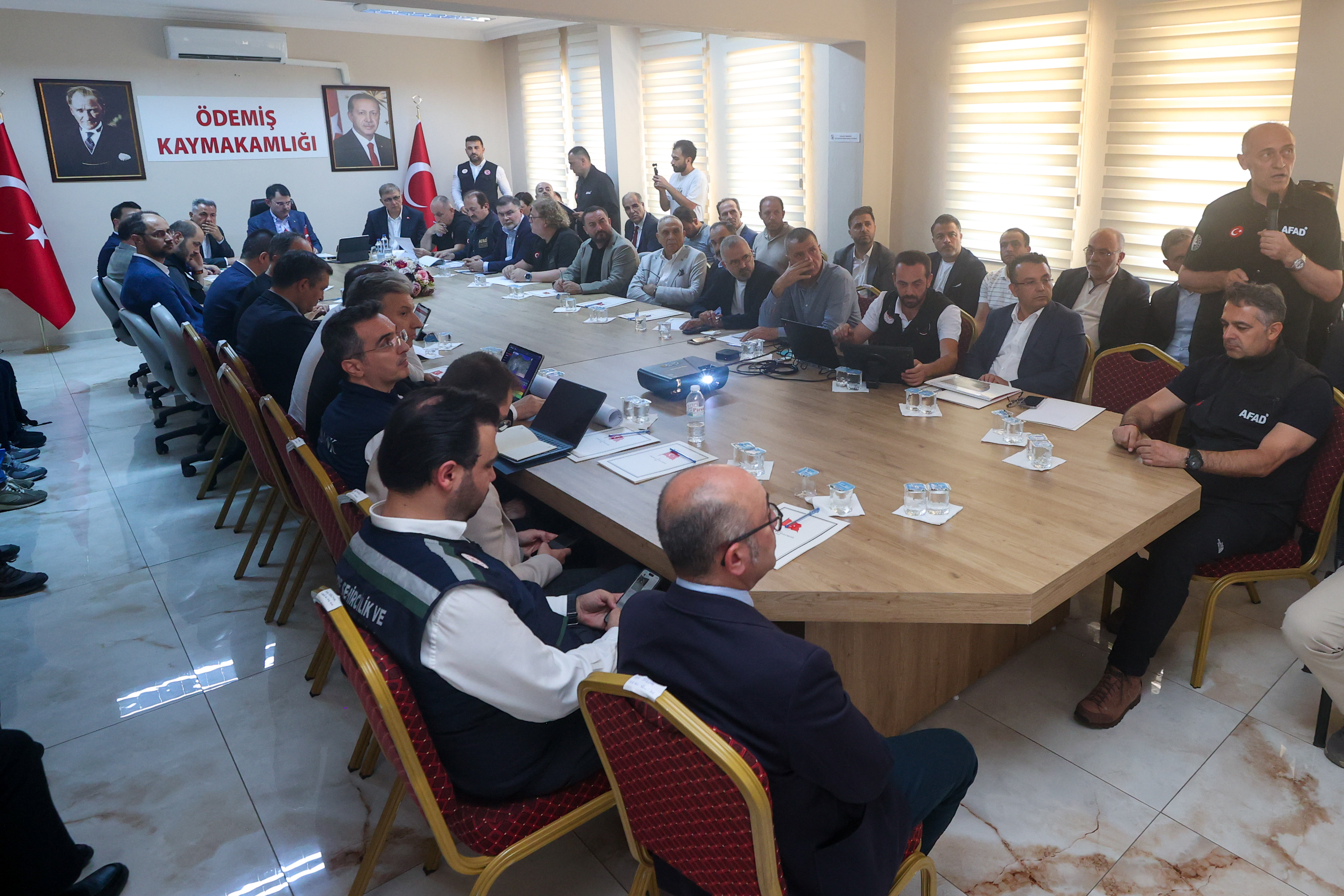 BAKAN KURUM ÖDEMİŞ’TE ORMAN YANGINI KOORDİNASYON TOPLANTISINA BAŞKANLIK ETTİ