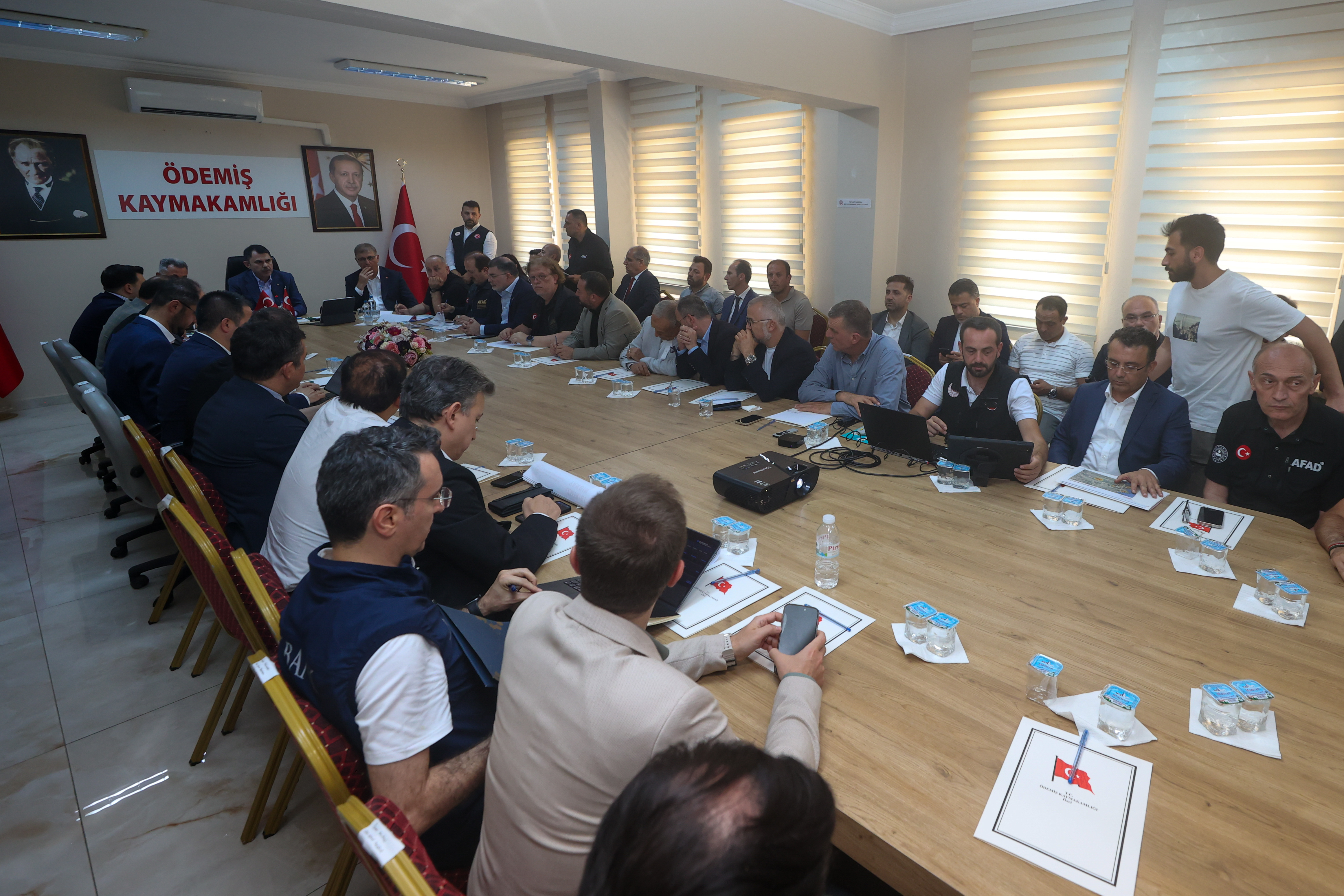 BAKAN KURUM ÖDEMİŞ’TE ORMAN YANGINI KOORDİNASYON TOPLANTISINA BAŞKANLIK ETTİ