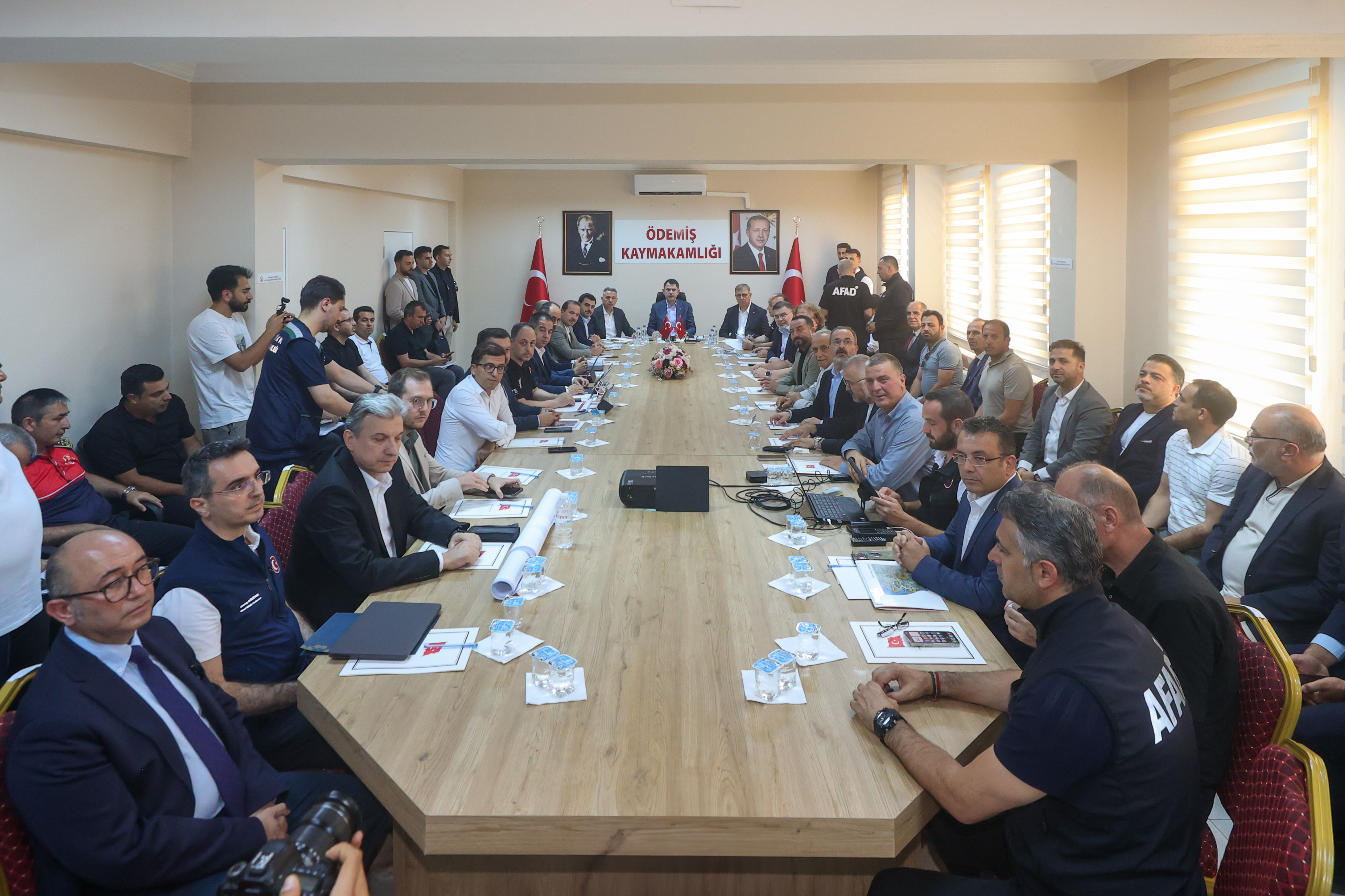 BAKAN KURUM ÖDEMİŞ’TE ORMAN YANGINI KOORDİNASYON TOPLANTISINA BAŞKANLIK ETTİ
