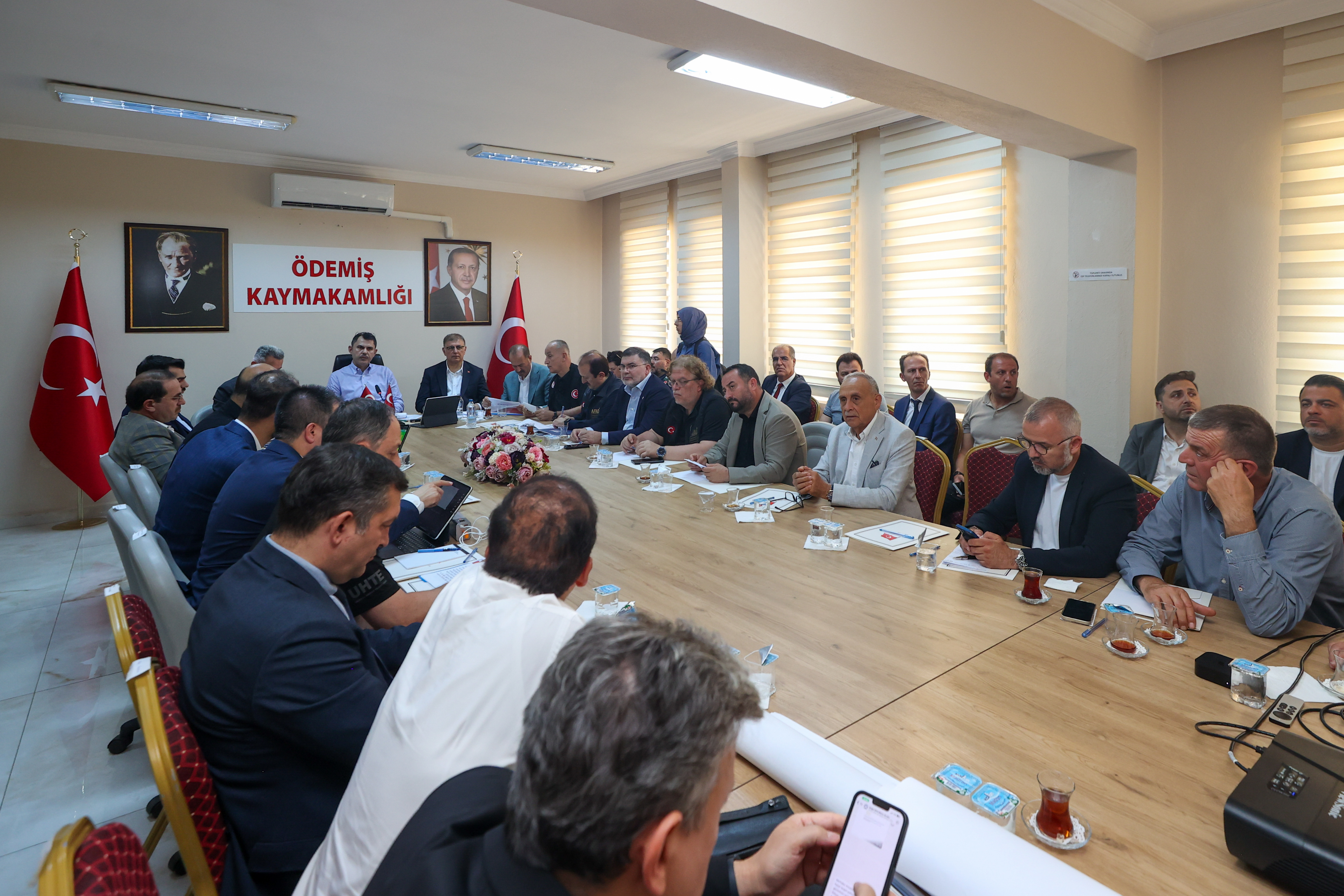 BAKAN KURUM ÖDEMİŞ’TE ORMAN YANGINI KOORDİNASYON TOPLANTISINA BAŞKANLIK ETTİ
