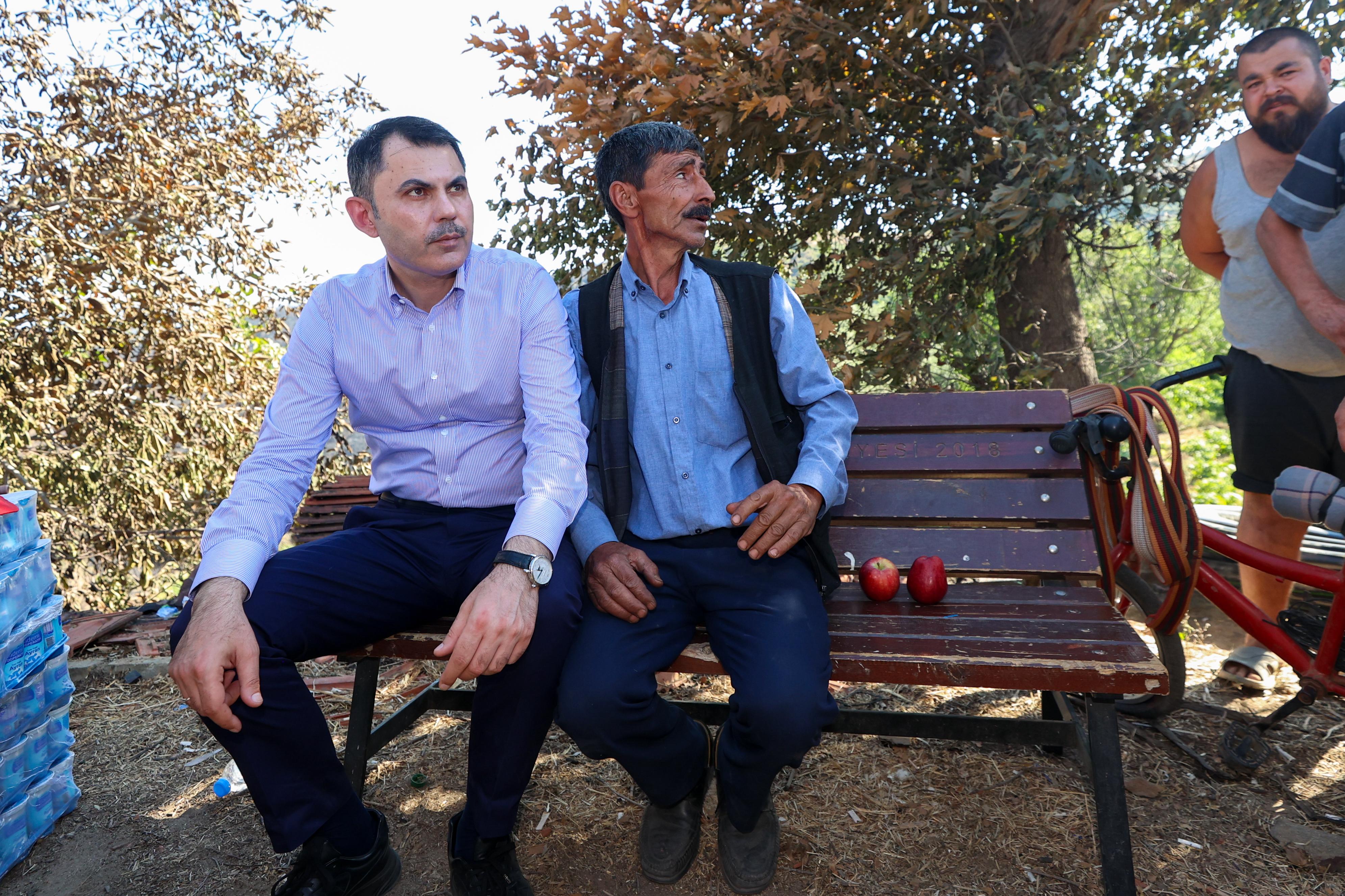 BAKAN KURUM, ORMAN YANGININDA ZARAR GÖREN KÖYLERİ ZİYARET ETTİ