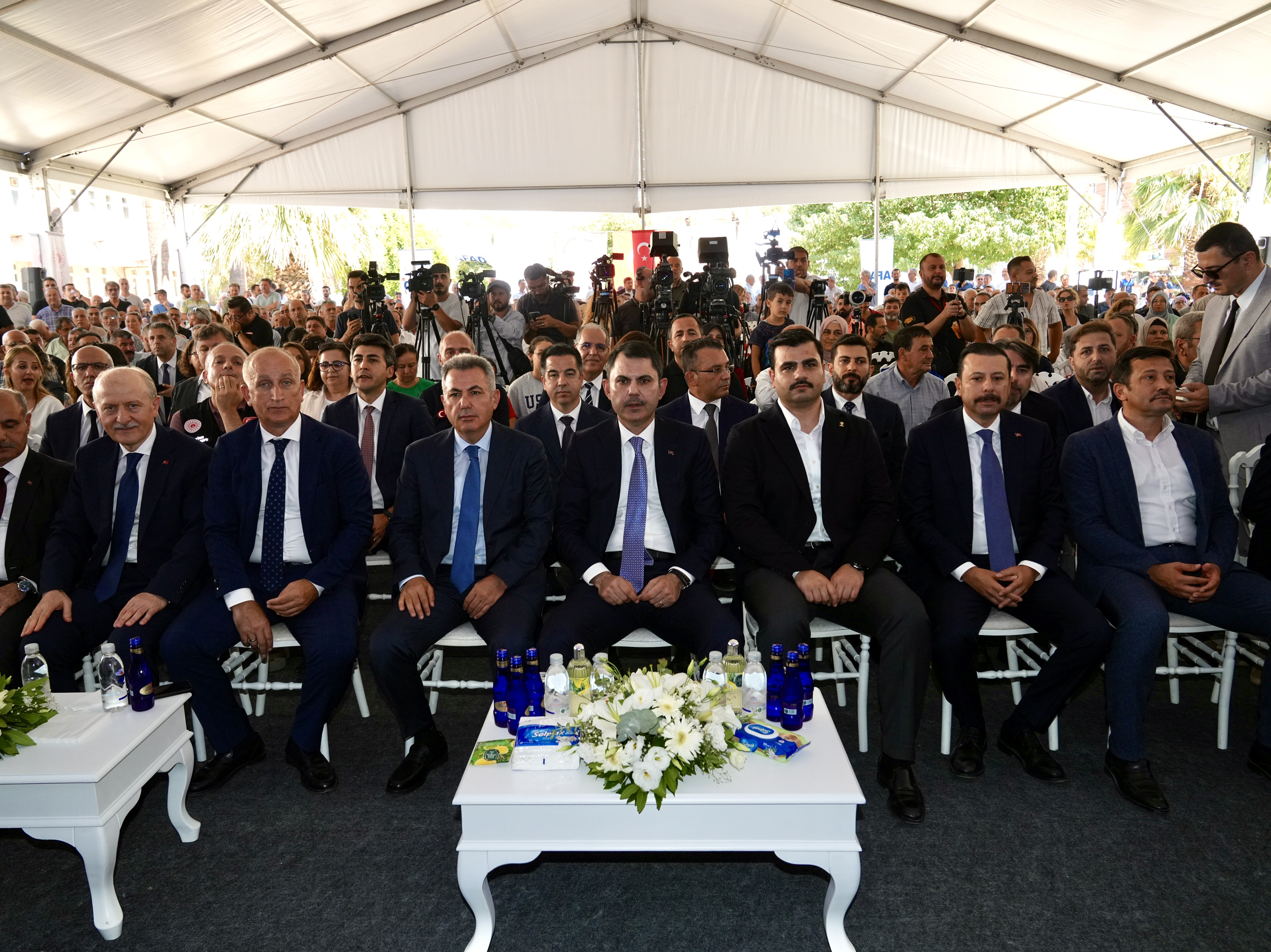 BAKAN KURUM: YANGININ 1 AY SONRASINDA İZMİRLİ KARDEŞLERİMİZE VERDİĞİMİZ SÖZÜ YERİNE GETİRİYORUZ