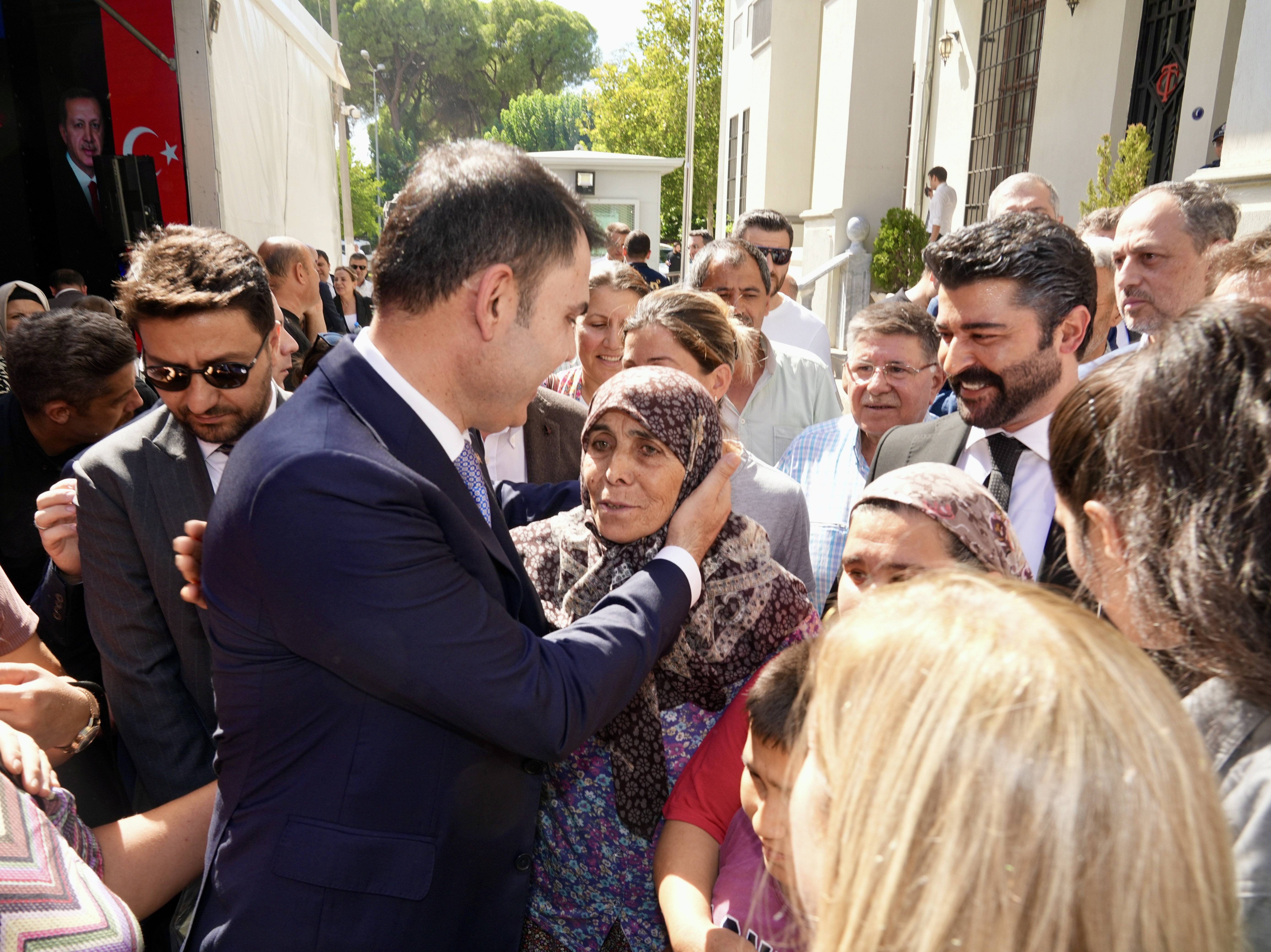 BAKAN KURUM: YANGININ 1 AY SONRASINDA İZMİRLİ KARDEŞLERİMİZE VERDİĞİMİZ SÖZÜ YERİNE GETİRİYORUZ
