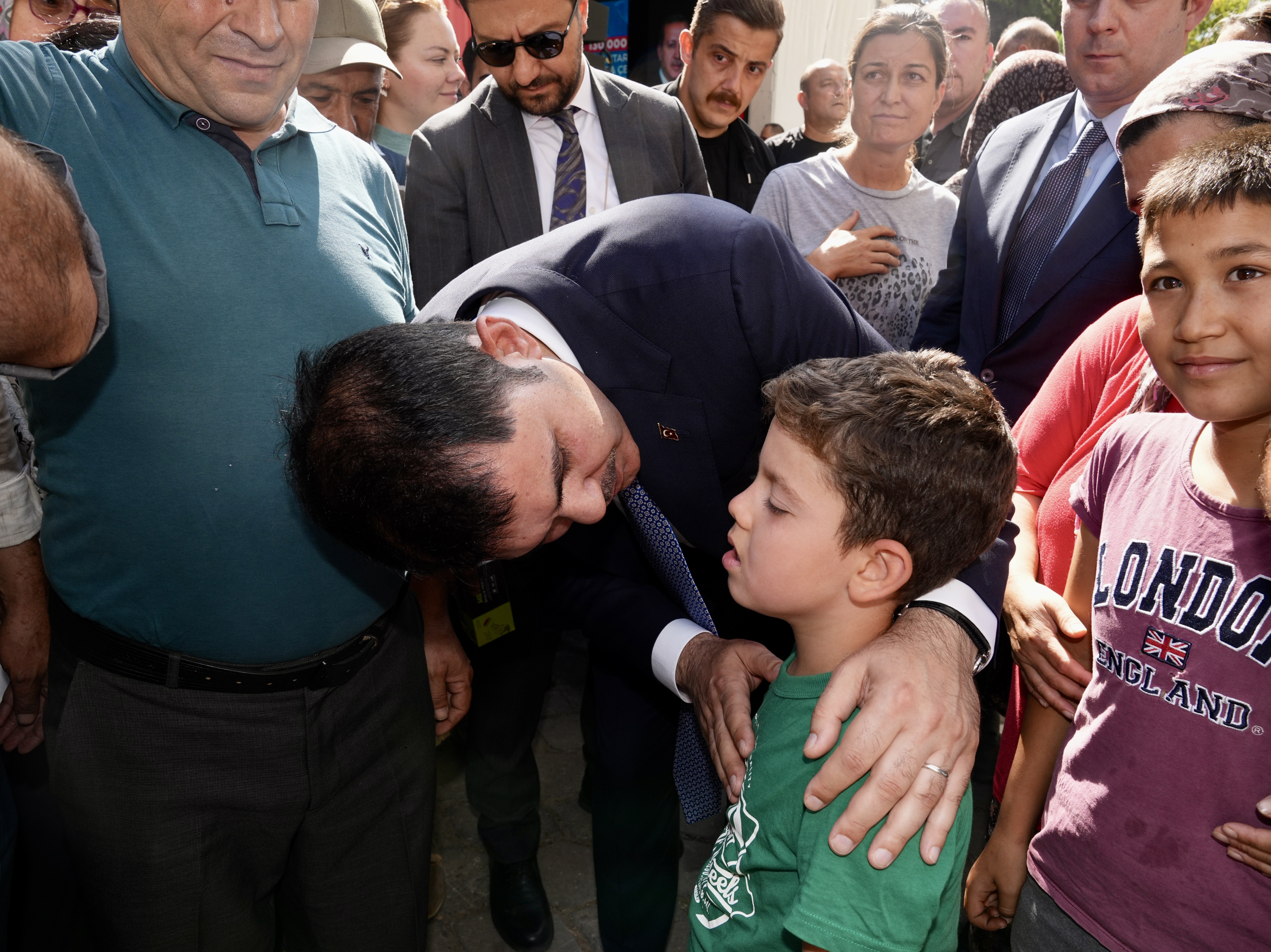 BAKAN KURUM: YANGININ 1 AY SONRASINDA İZMİRLİ KARDEŞLERİMİZE VERDİĞİMİZ SÖZÜ YERİNE GETİRİYORUZ