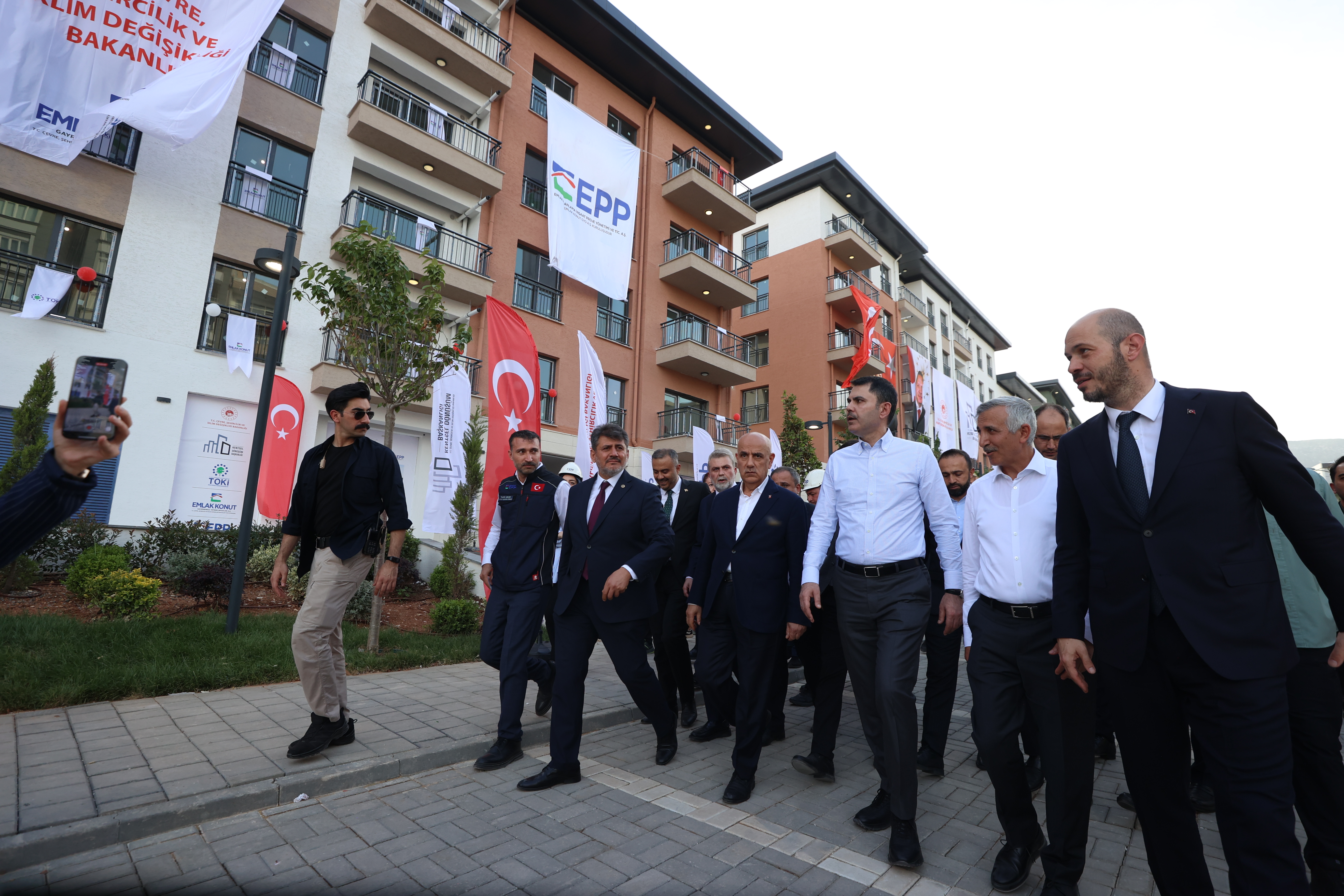 BAKAN KURUM: BİR KEZ DAHA SEVİNCE, HEYECANA, UMUDA ORTAK OLUYORUZ