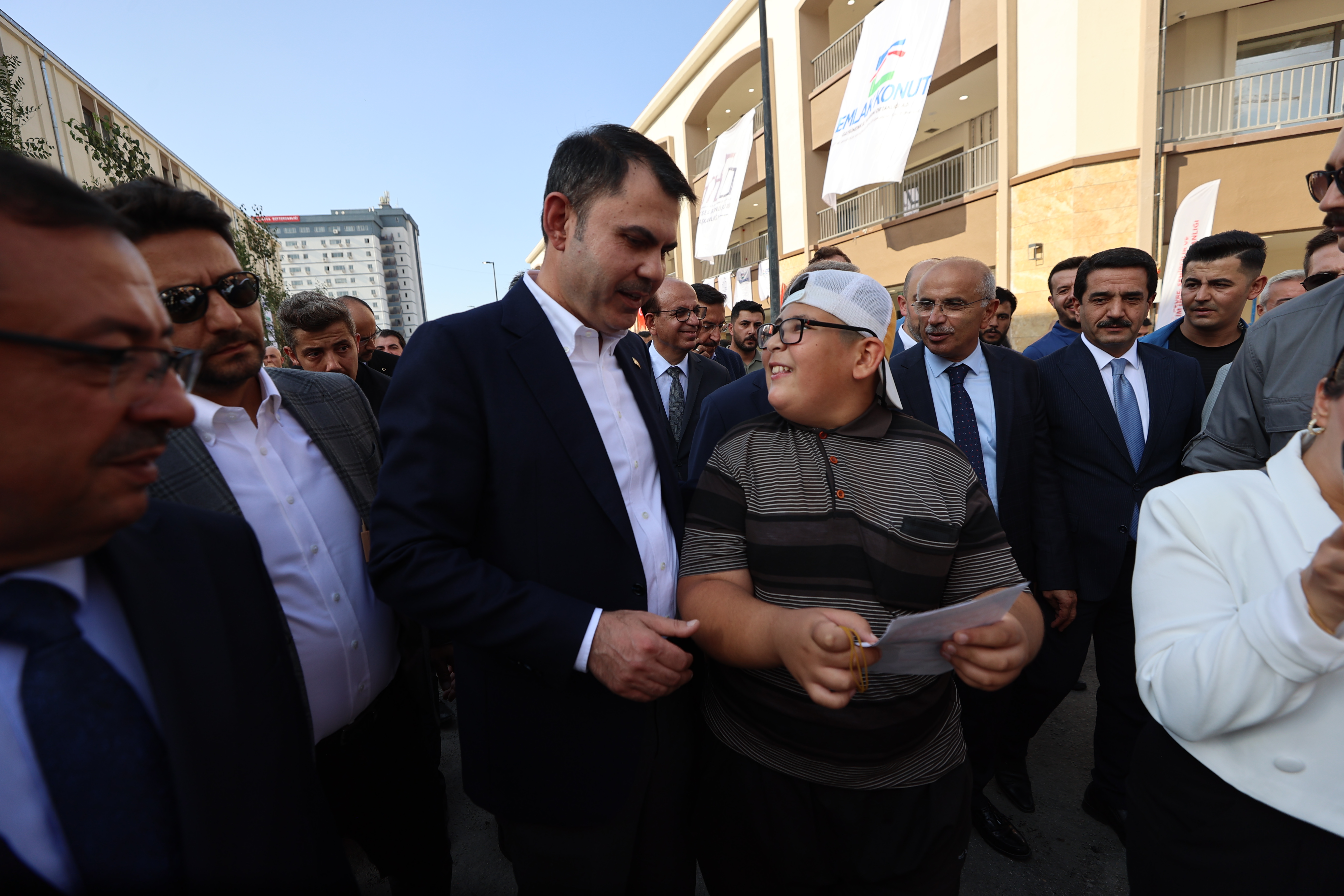 BAKAN KURUM: YARIN SÖZ VERDİĞİMİZ YUVALARIN  YÜZDE 70’İNİ TESLİM ETMİŞ OLACAĞIZ