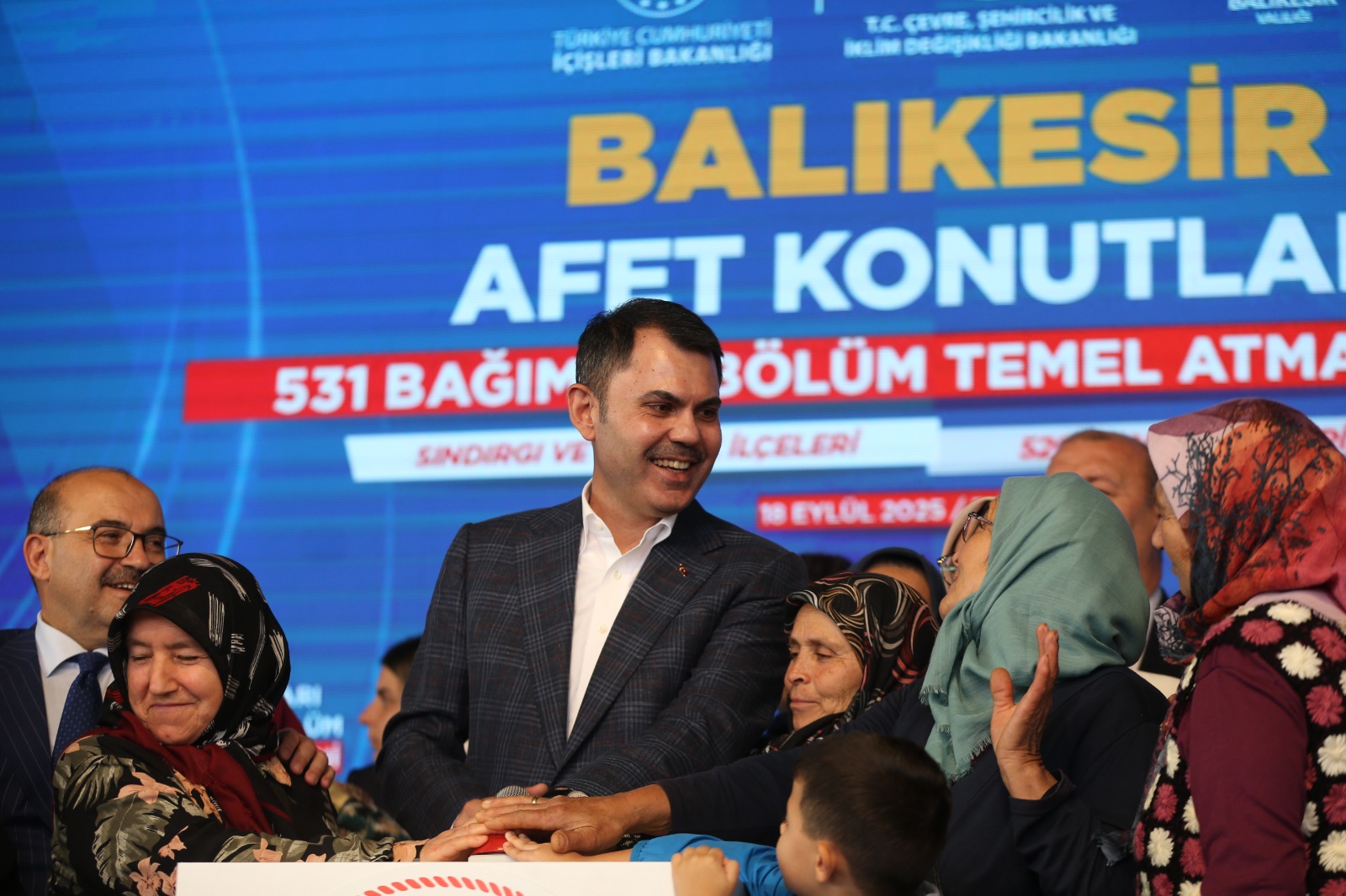 BAKAN KURUM SINDIRGI’DA AFET KONUTLARI TEMEL ATMA TÖRENİNDE KONUŞTU