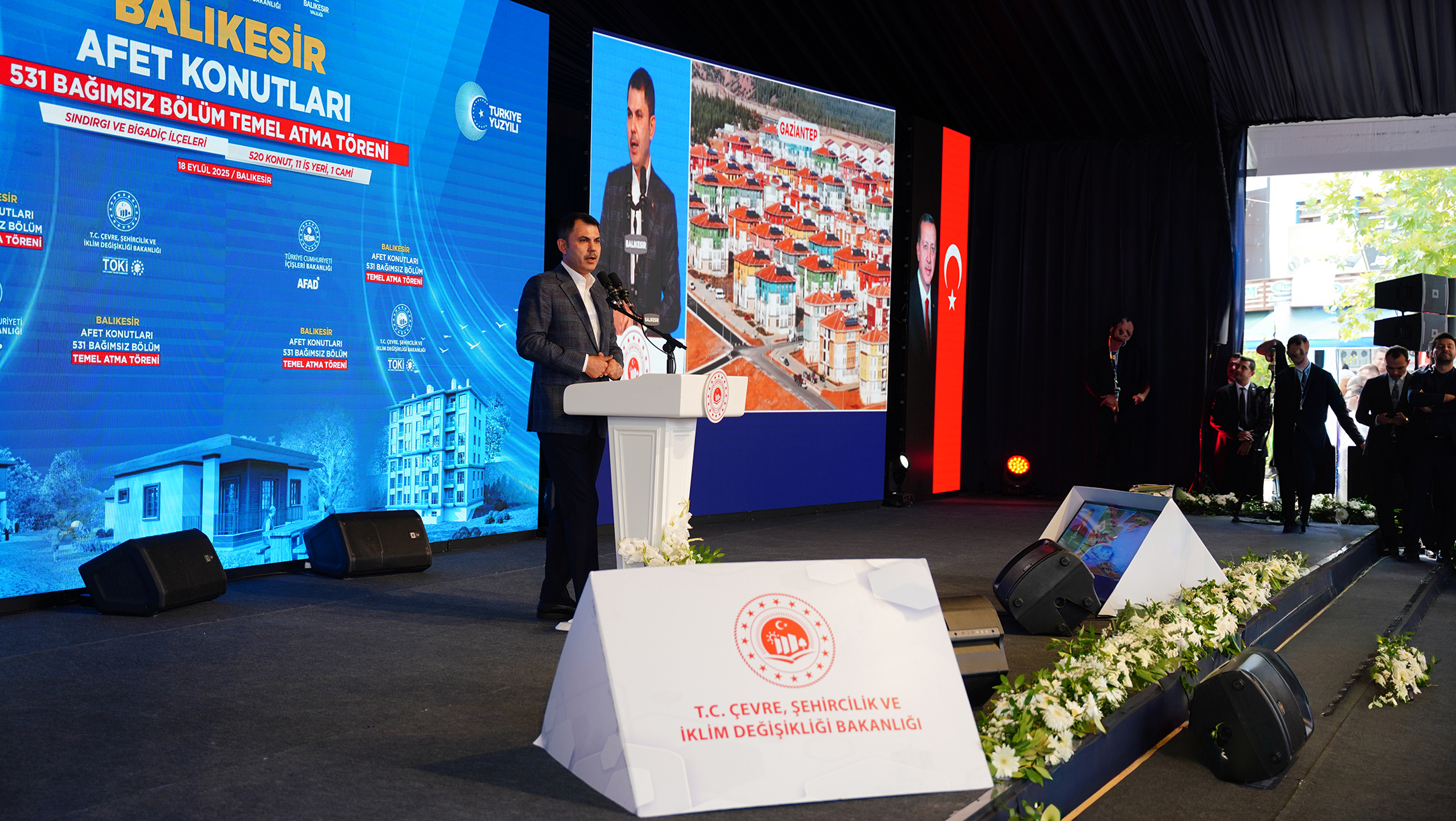 BAKAN KURUM SINDIRGI’DA AFET KONUTLARI TEMEL ATMA TÖRENİNDE KONUŞTU
