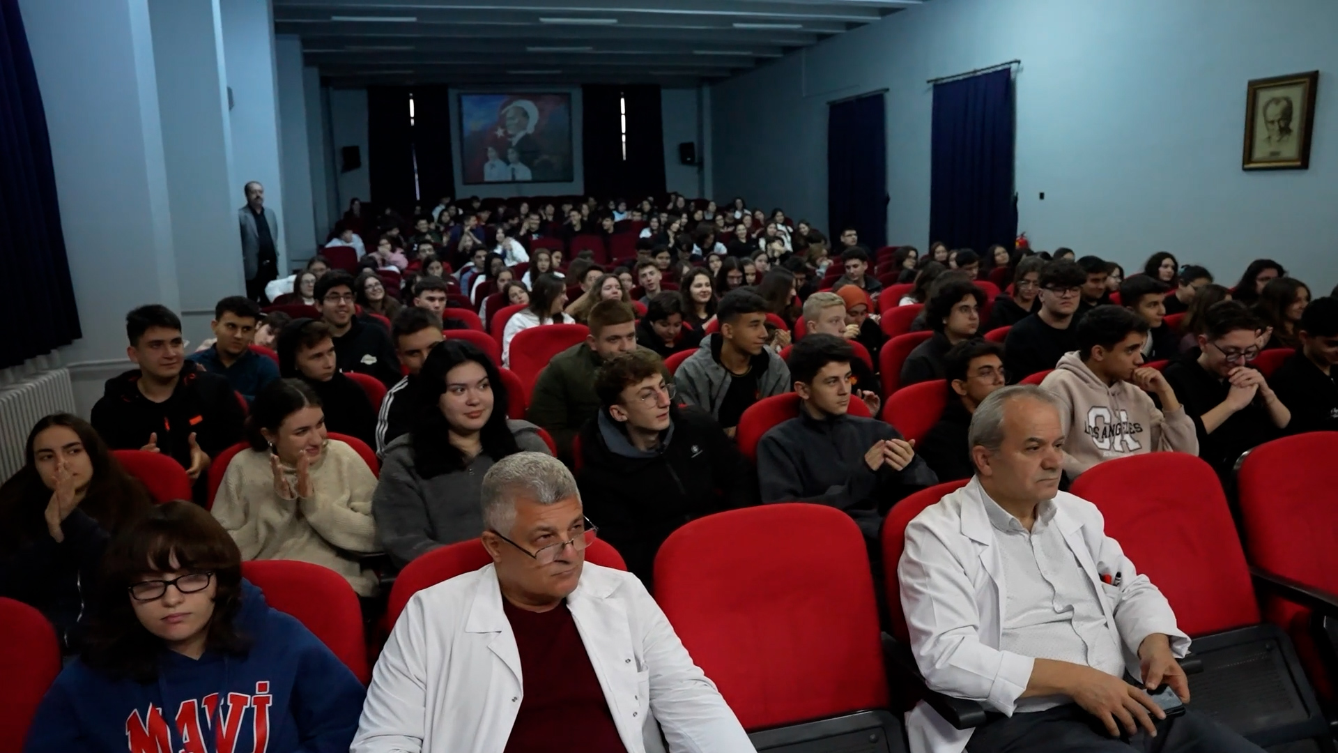 BAKAN KURUM: ÜLKEMİZİN DÖRT BİR YANINDA ÖĞRENCİLERİMİZLE BÜYÜK BİR ÇEVRE HAREKETİ BAŞLATTIK