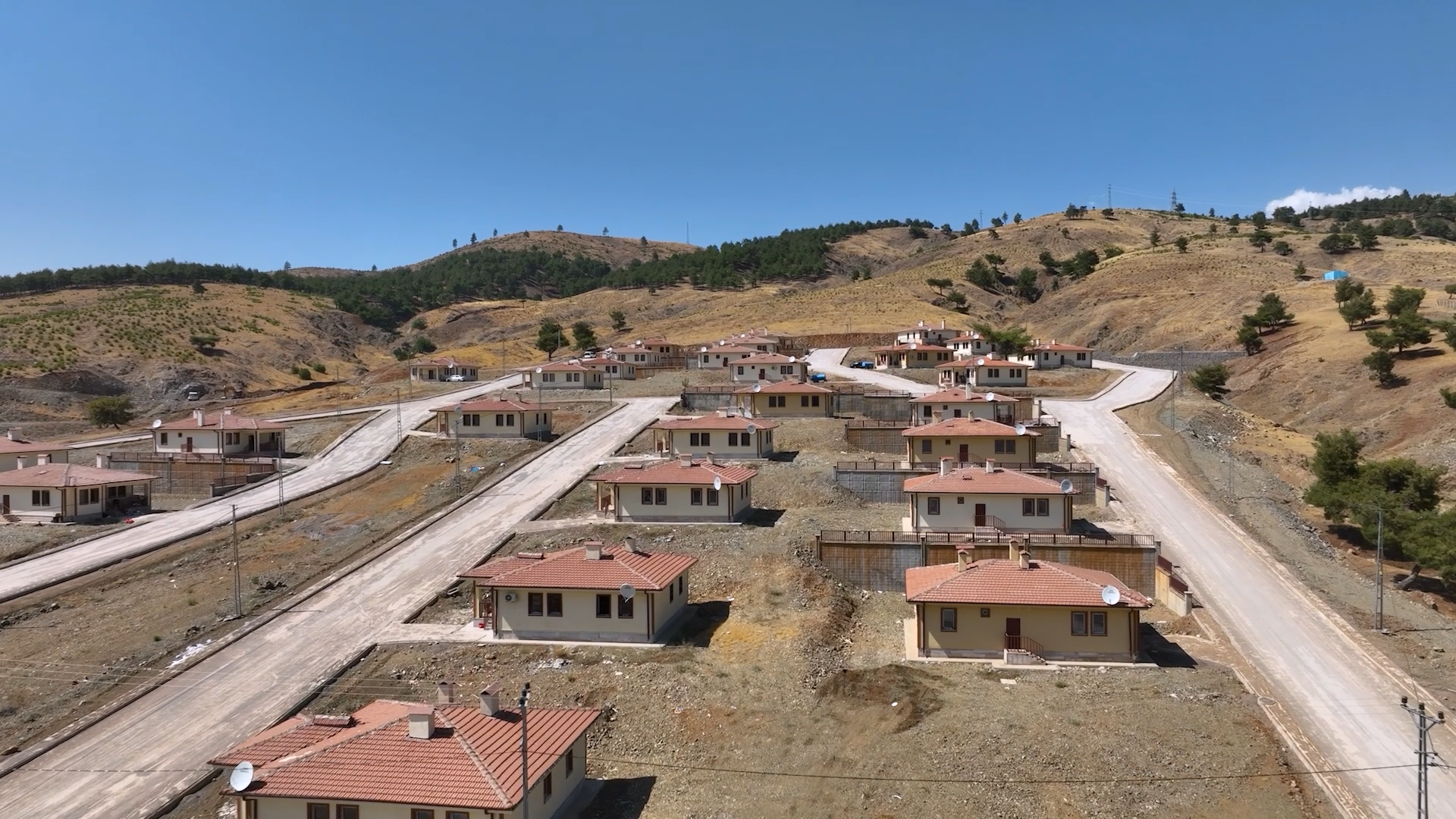 BAKAN KURUM, DEPREMDE GÖZYAŞI DÖKEN KOYUNLU ÇİFTİNİN YENİ GÖRÜNTÜLERİNİ PAYLAŞTI