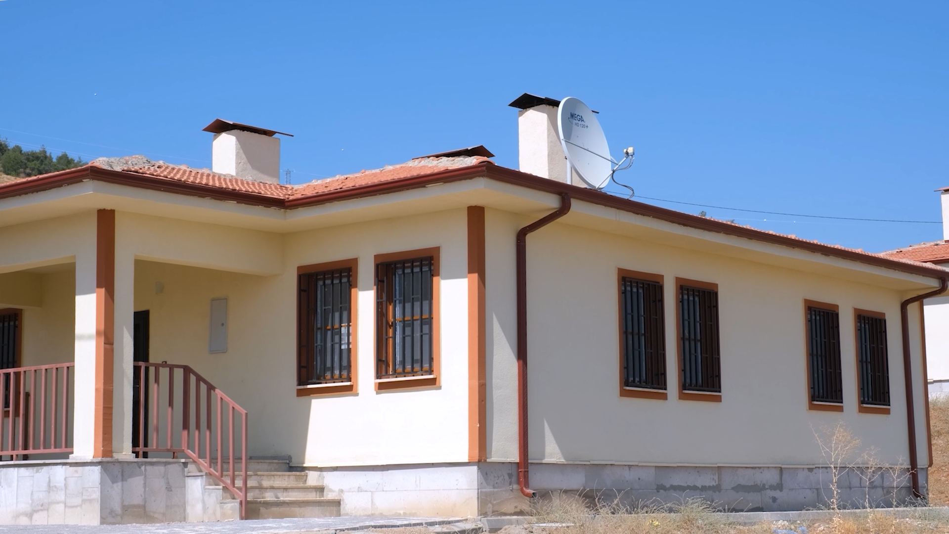 BAKAN KURUM, DEPREMDE GÖZYAŞI DÖKEN KOYUNLU ÇİFTİNİN YENİ GÖRÜNTÜLERİNİ PAYLAŞTI