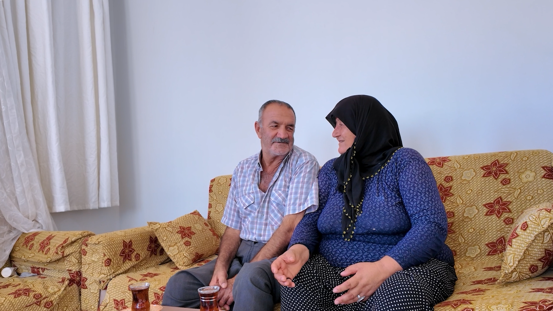 BAKAN KURUM, DEPREMDE GÖZYAŞI DÖKEN KOYUNLU ÇİFTİNİN YENİ GÖRÜNTÜLERİNİ PAYLAŞTI
