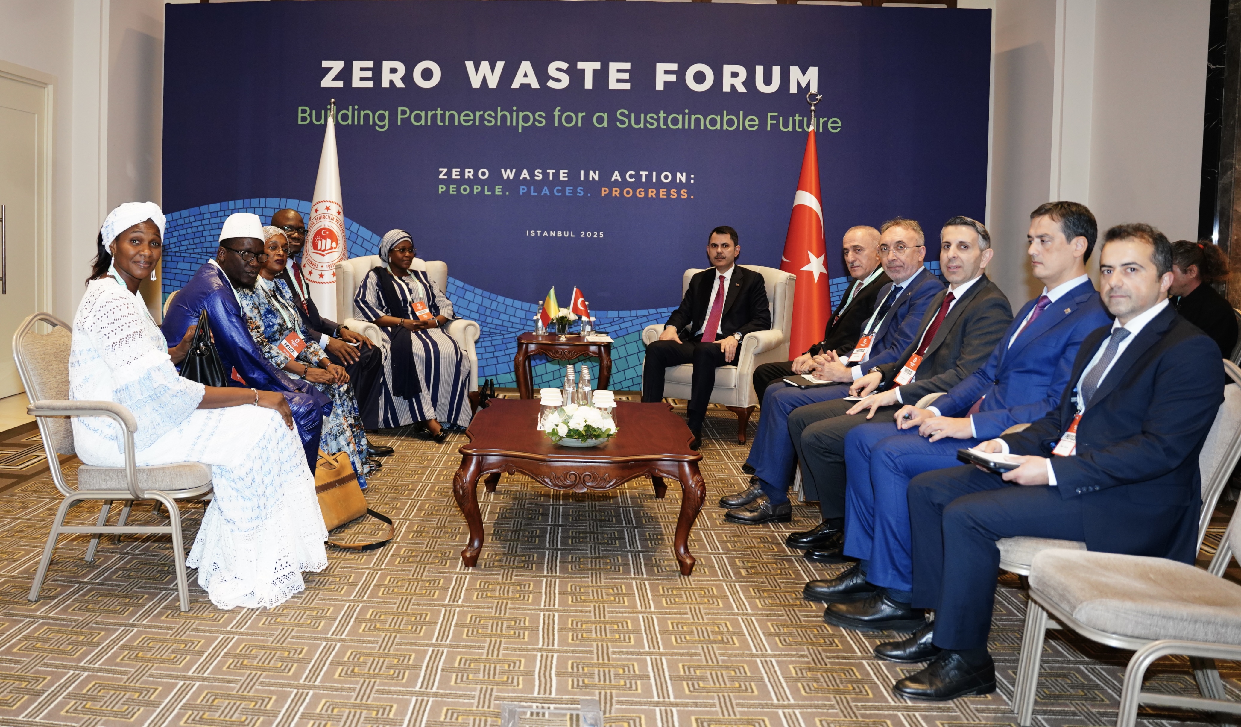 BAKAN KURUM, SIFIR ATIK FORUMU KAPSAMINDA 8 ÜLKEDEN MEVKİDAŞLARI İLE GÖRÜŞTÜ
