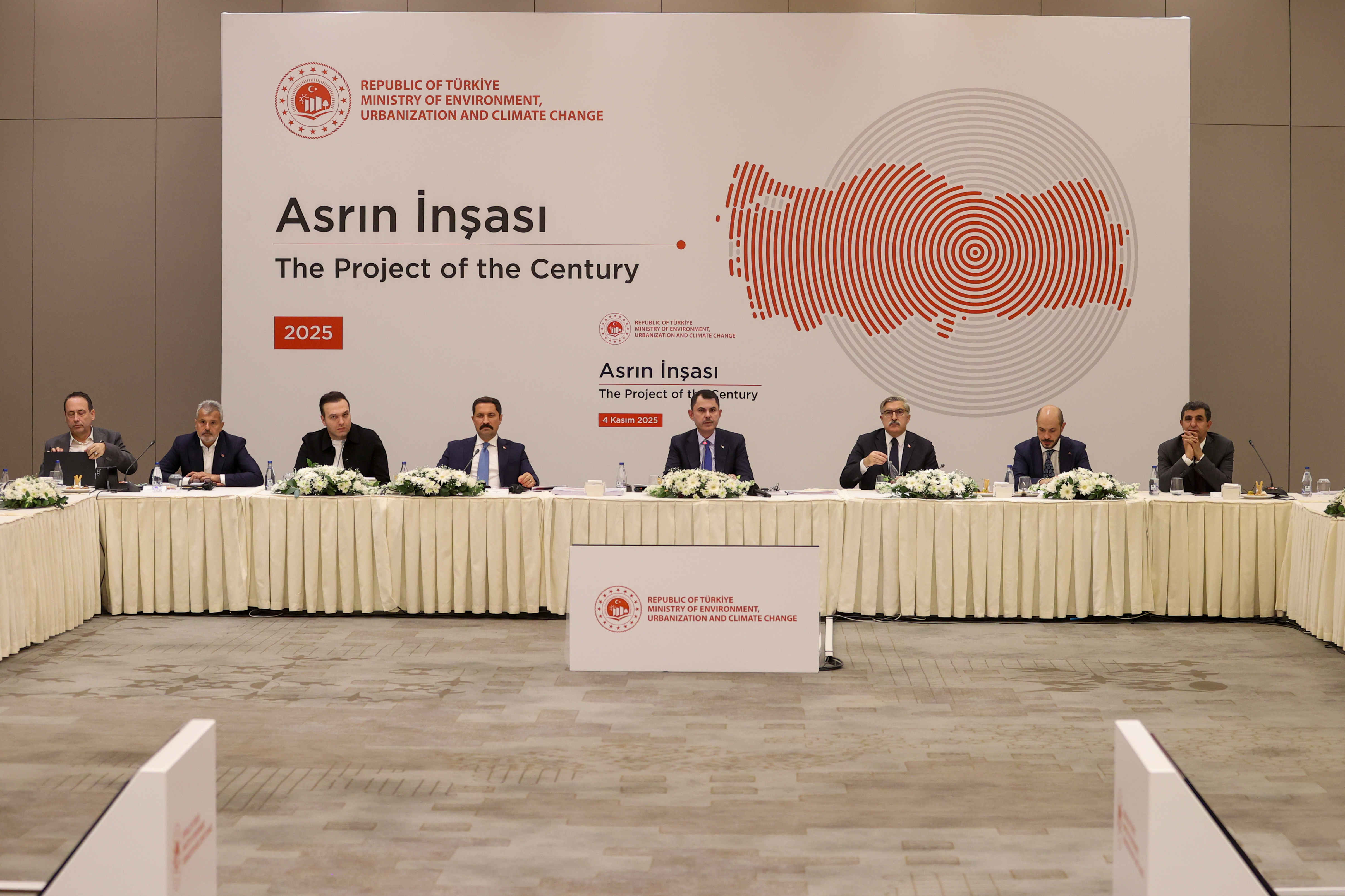 BAKAN KURUM, HATAY’DA YERLİ VE YABANCI GAZETECİLERE ASRIN İNŞA SEFERBERLİĞİNİ ANLATTI