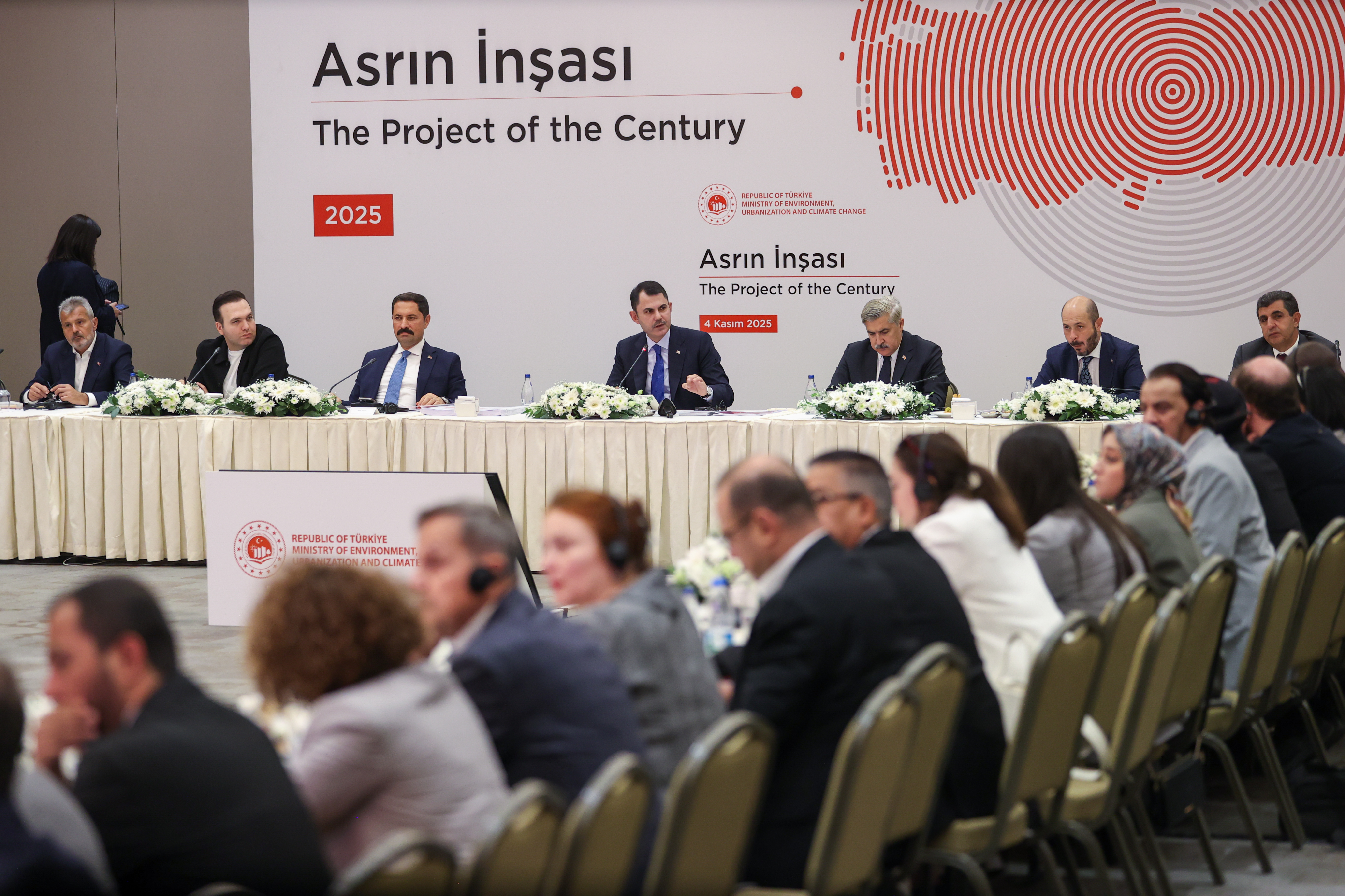 BAKAN KURUM, HATAY’DA YERLİ VE YABANCI GAZETECİLERE ASRIN İNŞA SEFERBERLİĞİNİ ANLATTI