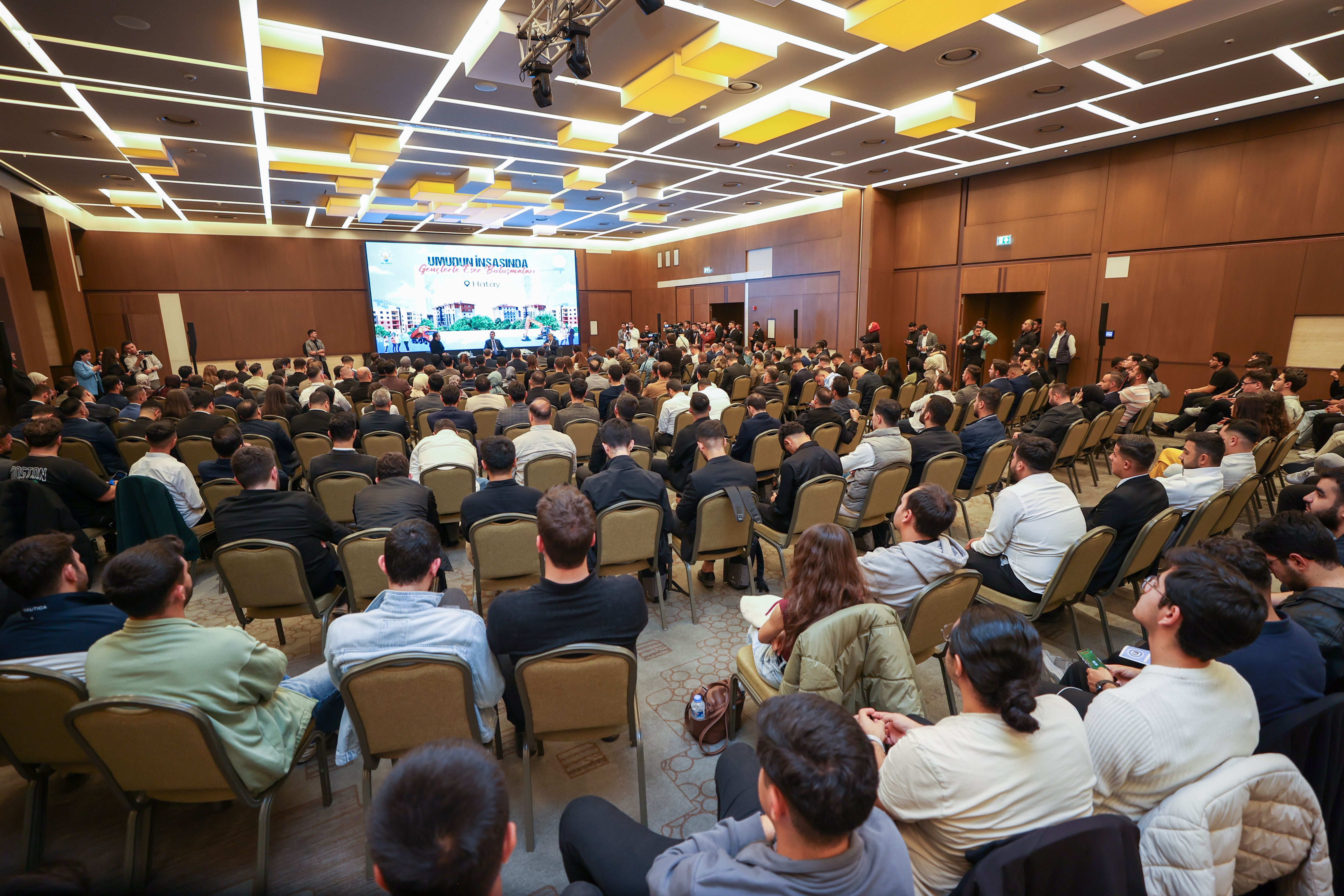 BAKAN KURUM, GENÇ MÜHENDİS VE MİMARLARA HATAY’DA ASRIN İNŞASINI ANLATTI