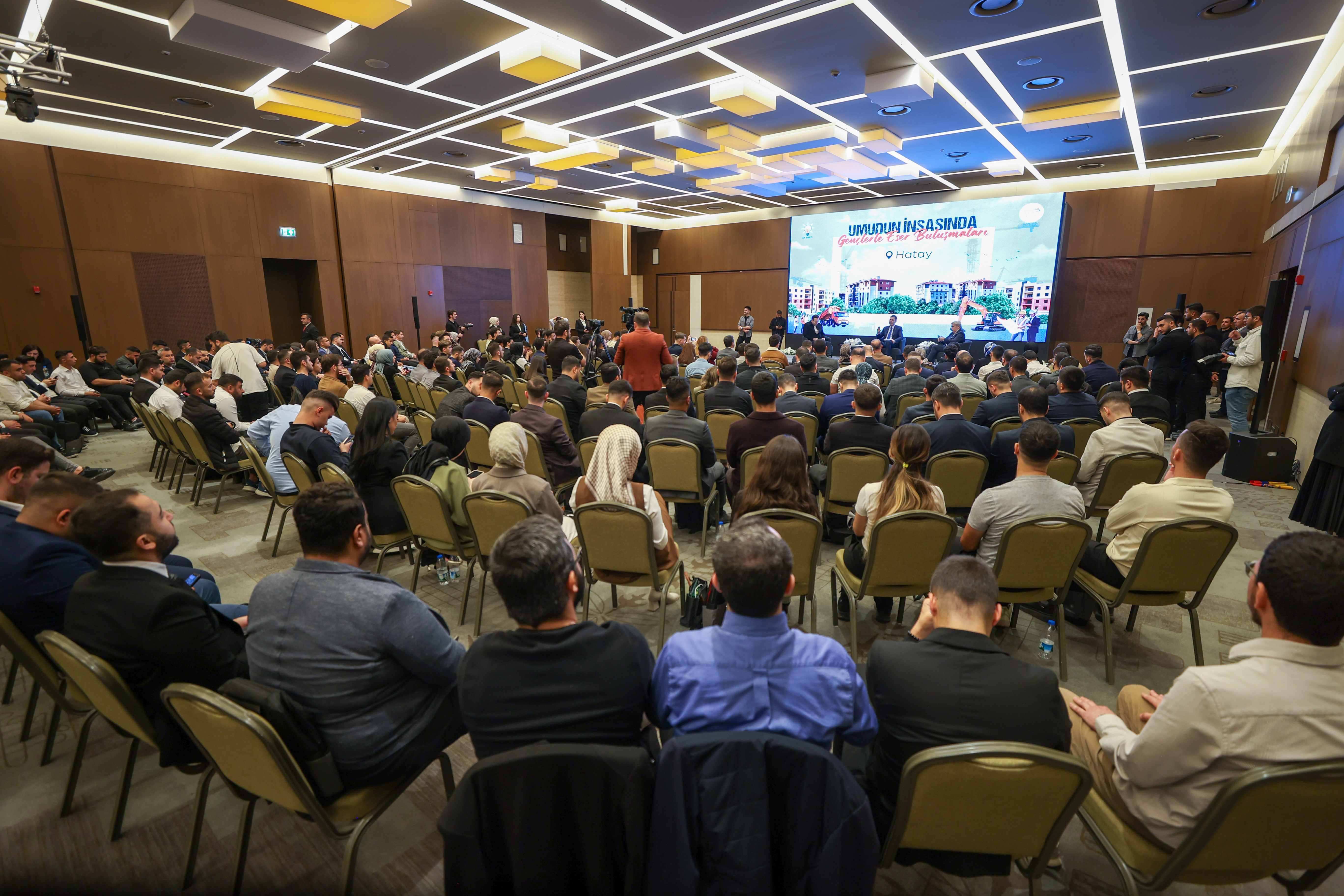 BAKAN KURUM, GENÇ MÜHENDİS VE MİMARLARA HATAY’DA ASRIN İNŞASINI ANLATTI