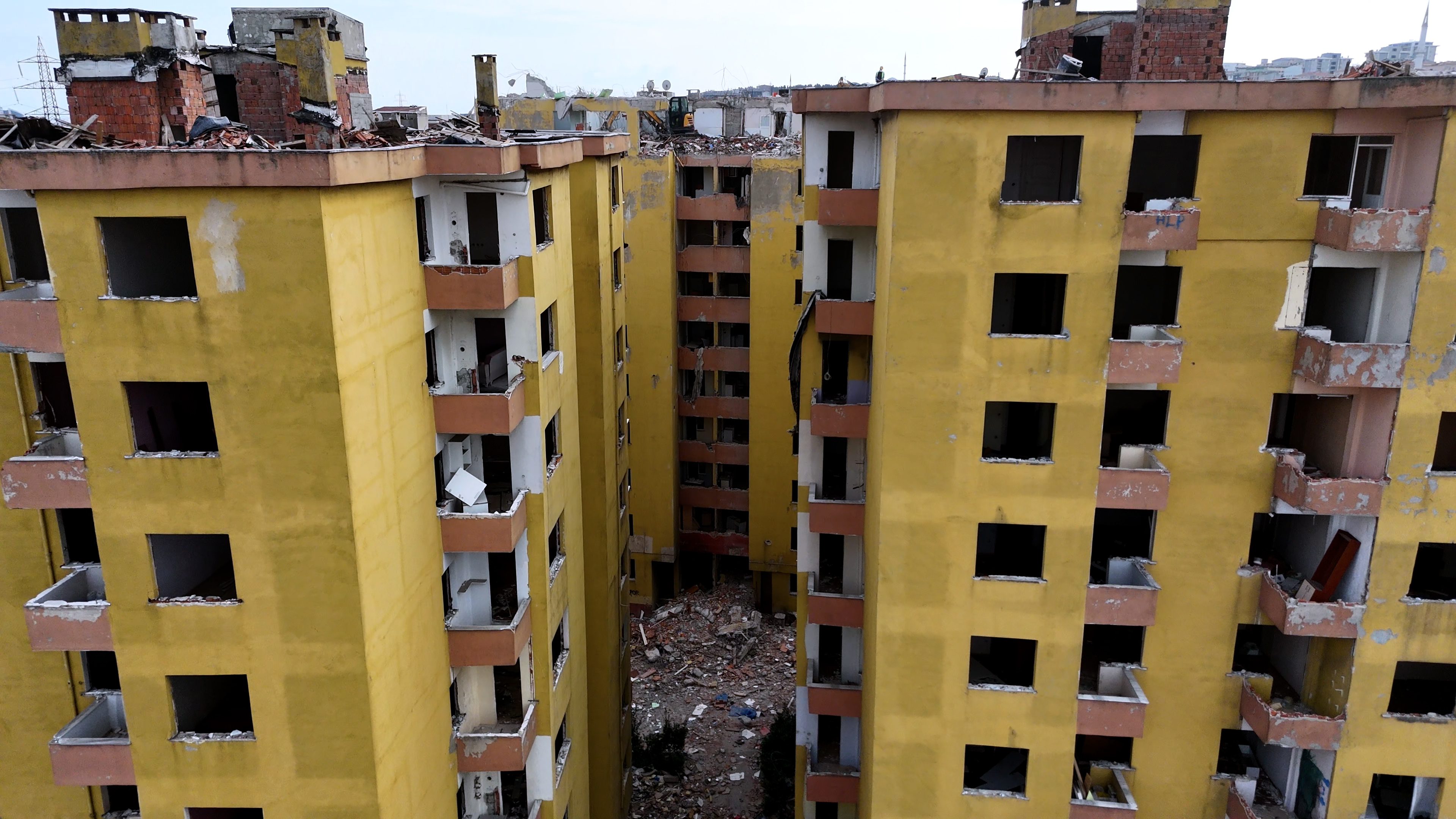 BAKAN KURUM: DOĞUŞ SİTESİ SAKİNLERİ ARTIK KORKUYLA UYUMAYACAK