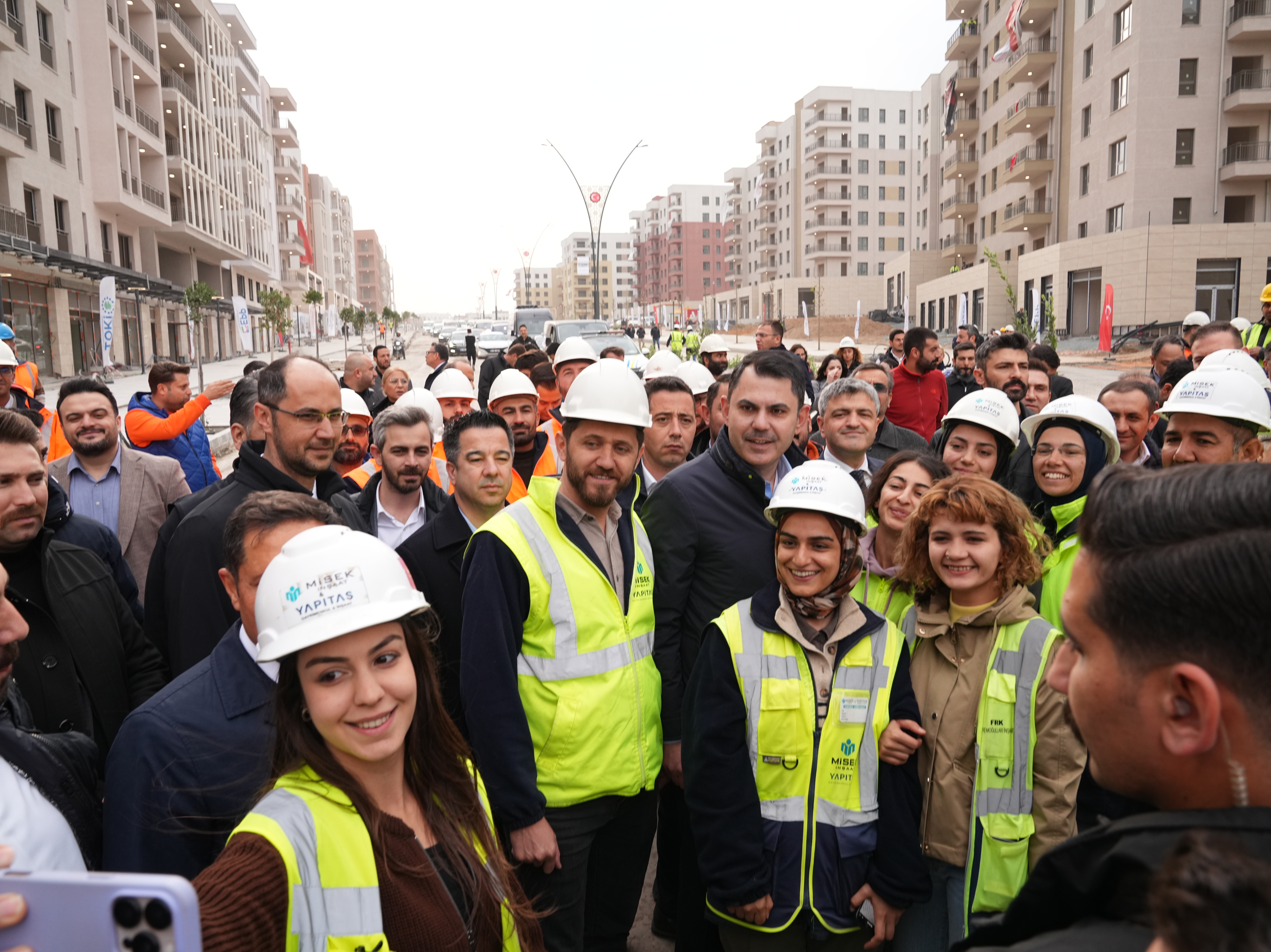 BAKAN KURUM, DEPREM BÖLGESİNDE SON ANAHTAR TESLİM TÖRENİNİN YAPILACAĞI HATAY’DA İNCELEMELERDE BULUNDU