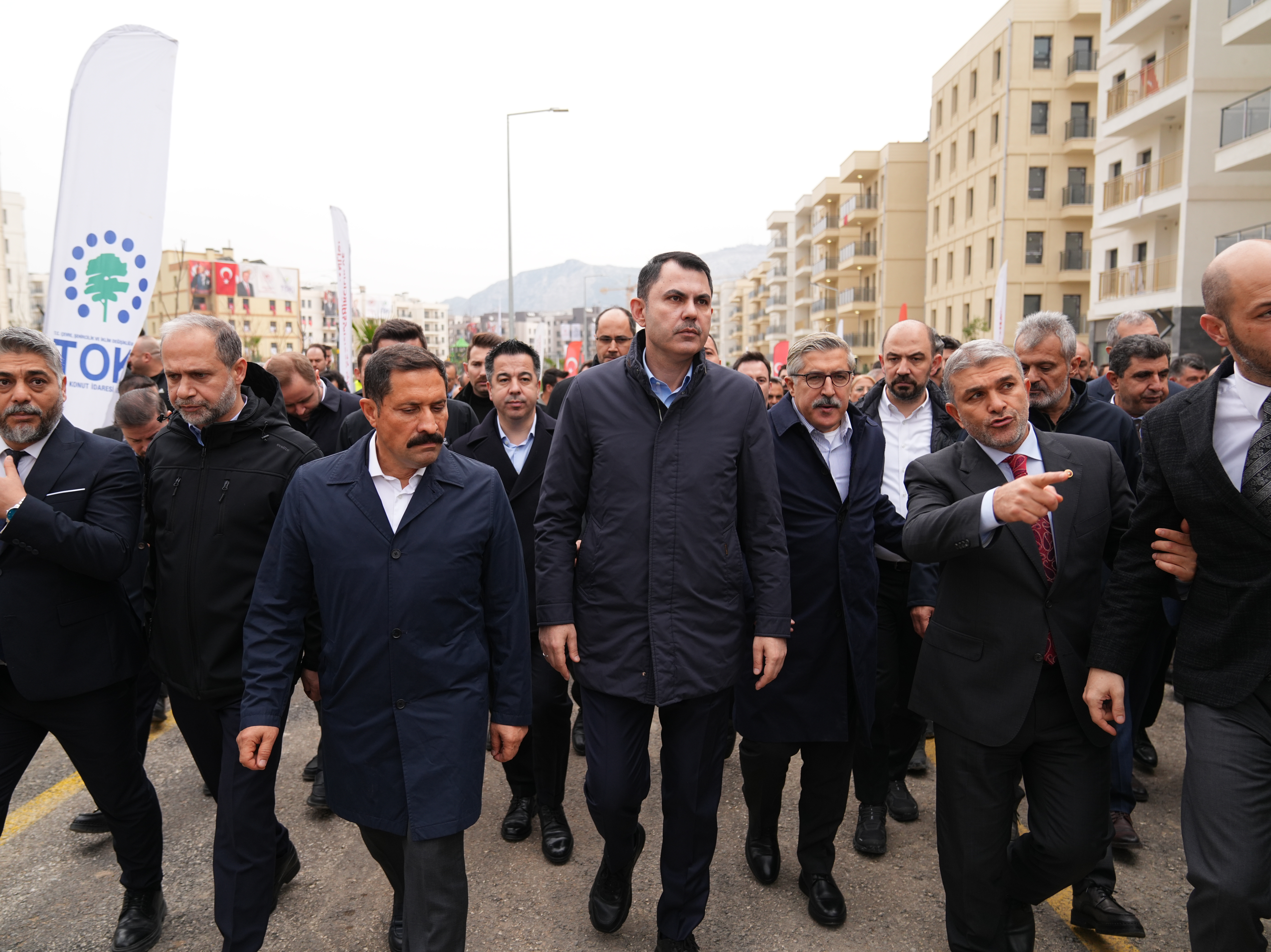 BAKAN KURUM, DEPREM BÖLGESİNDE SON ANAHTAR TESLİM TÖRENİNİN YAPILACAĞI HATAY’DA İNCELEMELERDE BULUNDU