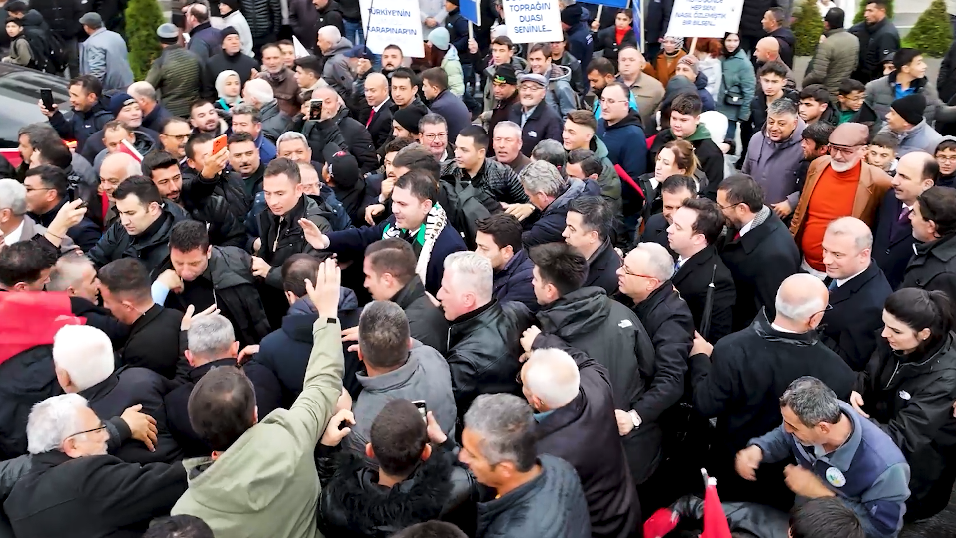 BAKAN KURUM: DEPREM BÖLGESİNDE YIL SONUNDA 500 BİN KONUT HEDEFİYLE ÇALIŞIYORUZ