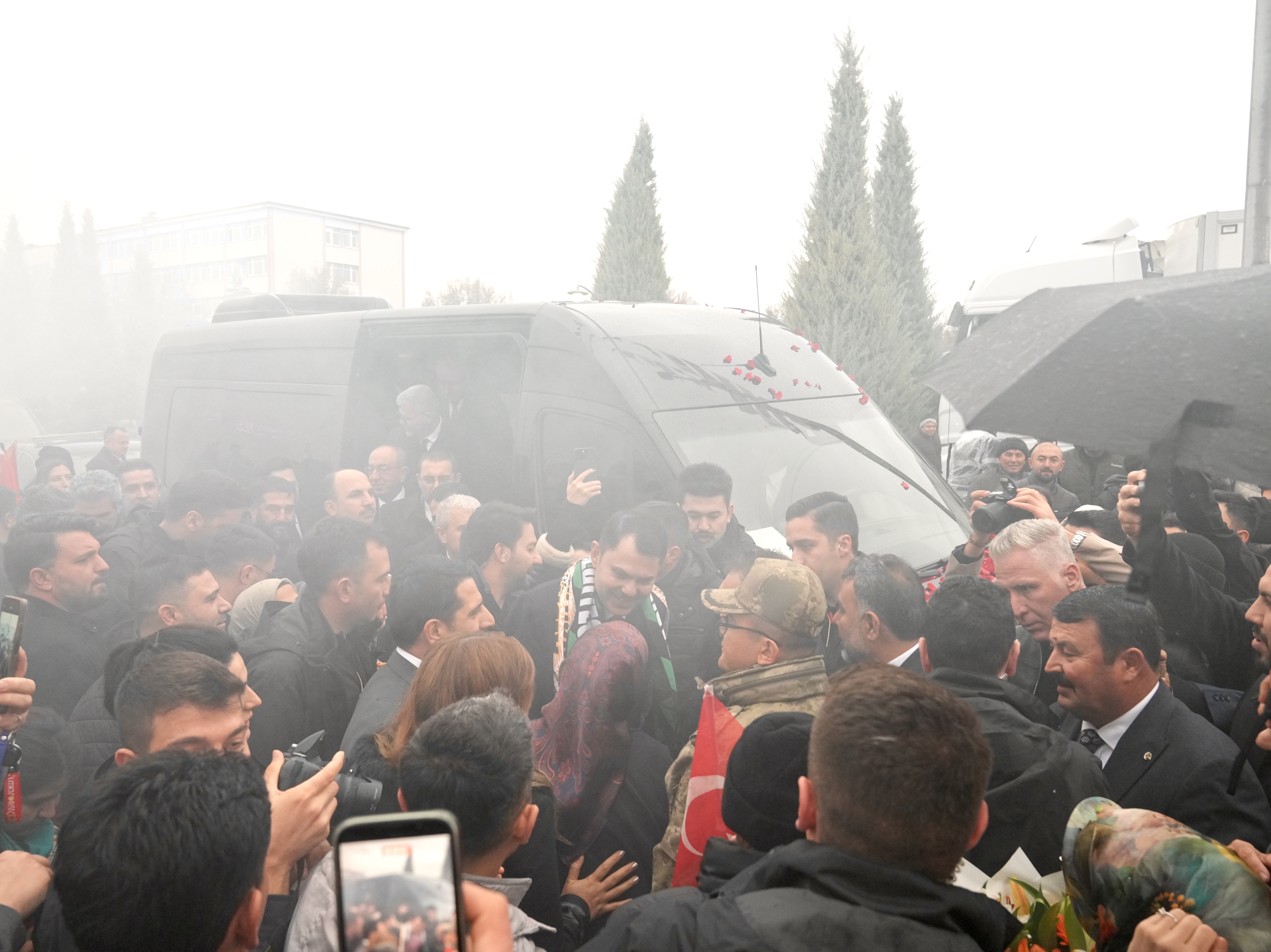 BAKAN KURUM: DEPREM BÖLGESİNDE YIL SONUNDA 500 BİN KONUT HEDEFİYLE ÇALIŞIYORUZ