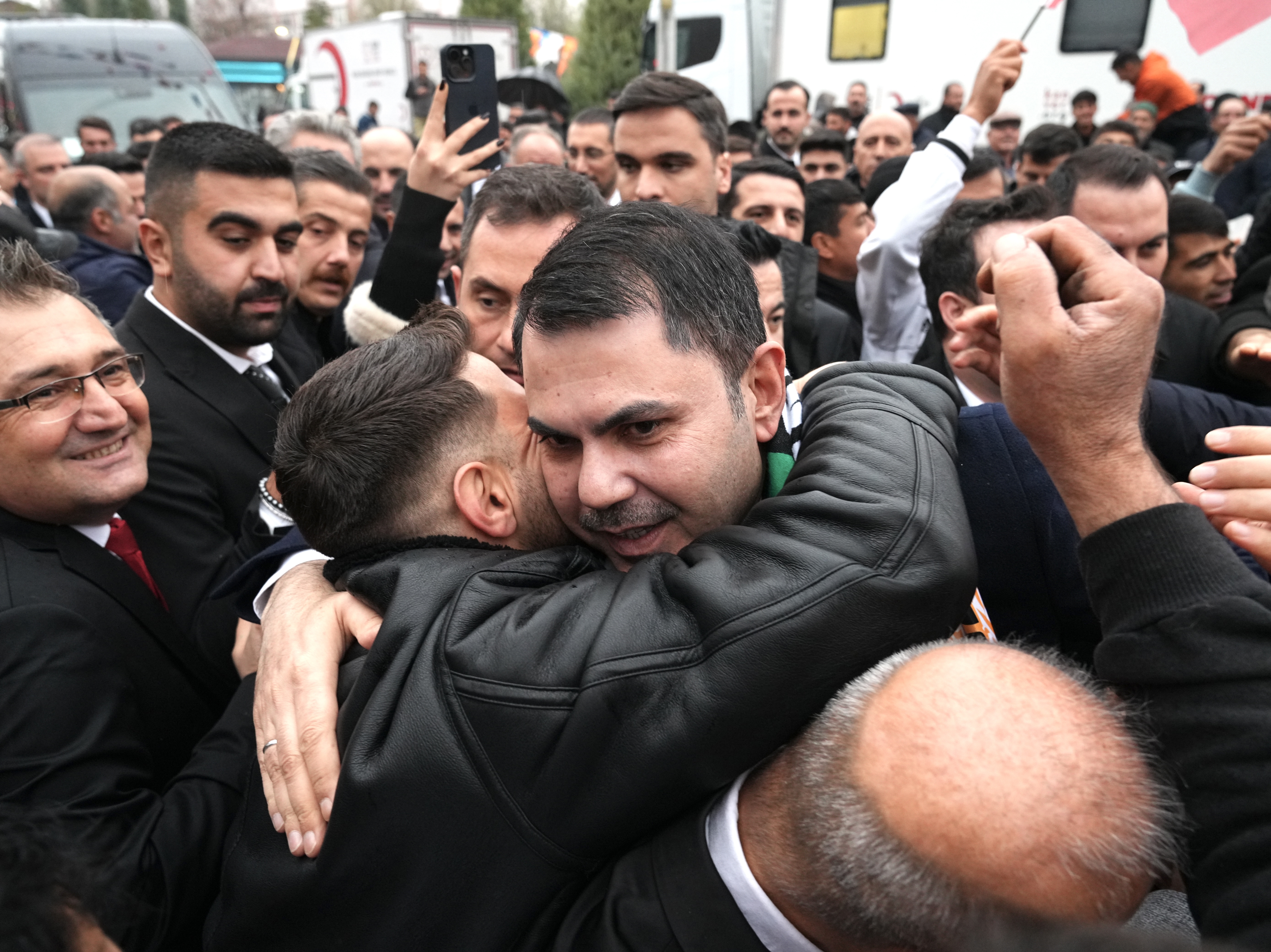 BAKAN KURUM: DEPREM BÖLGESİNDE YIL SONUNDA 500 BİN KONUT HEDEFİYLE ÇALIŞIYORUZ