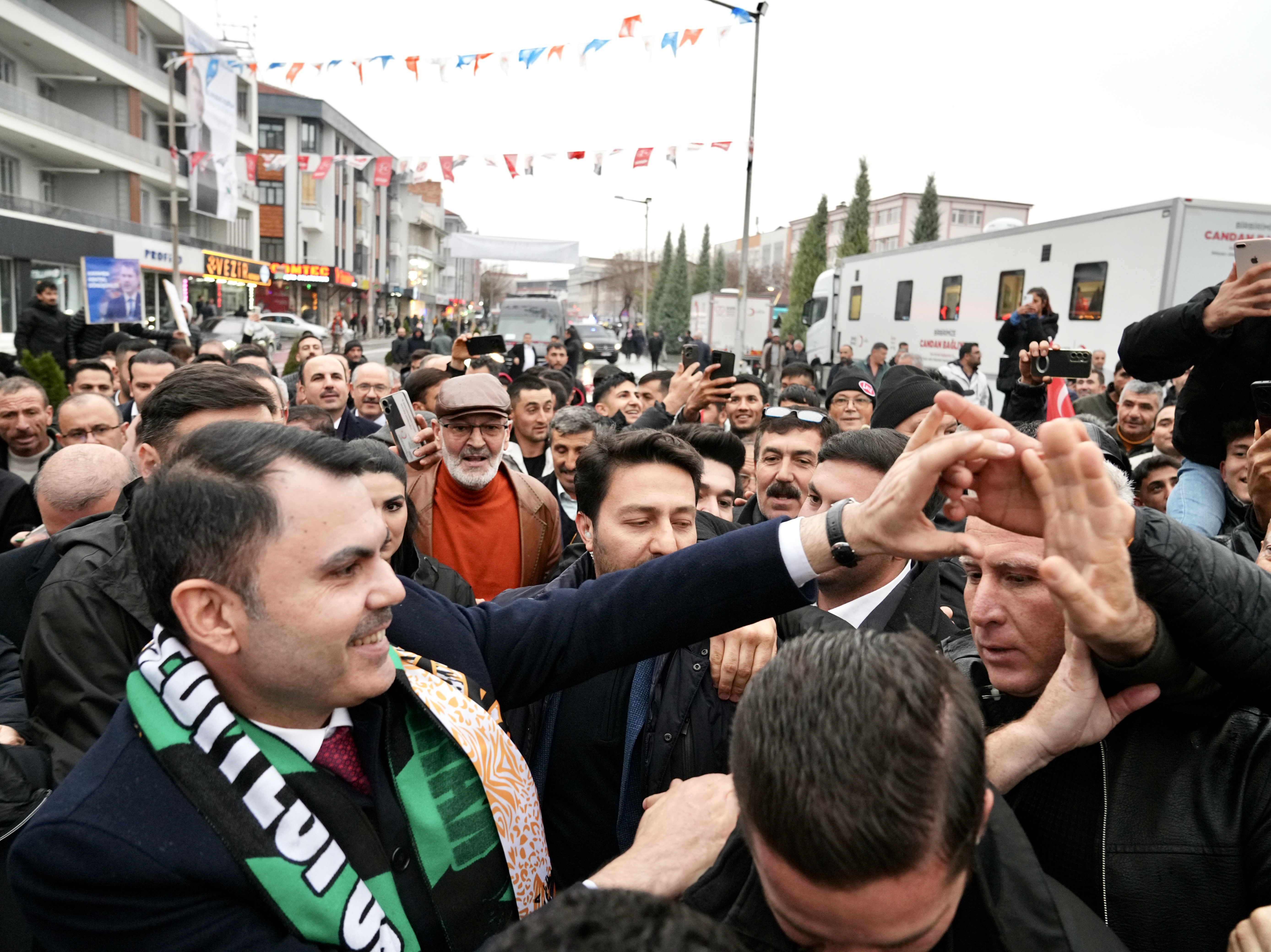 BAKAN KURUM: DEPREM BÖLGESİNDE YIL SONUNDA 500 BİN KONUT HEDEFİYLE ÇALIŞIYORUZ