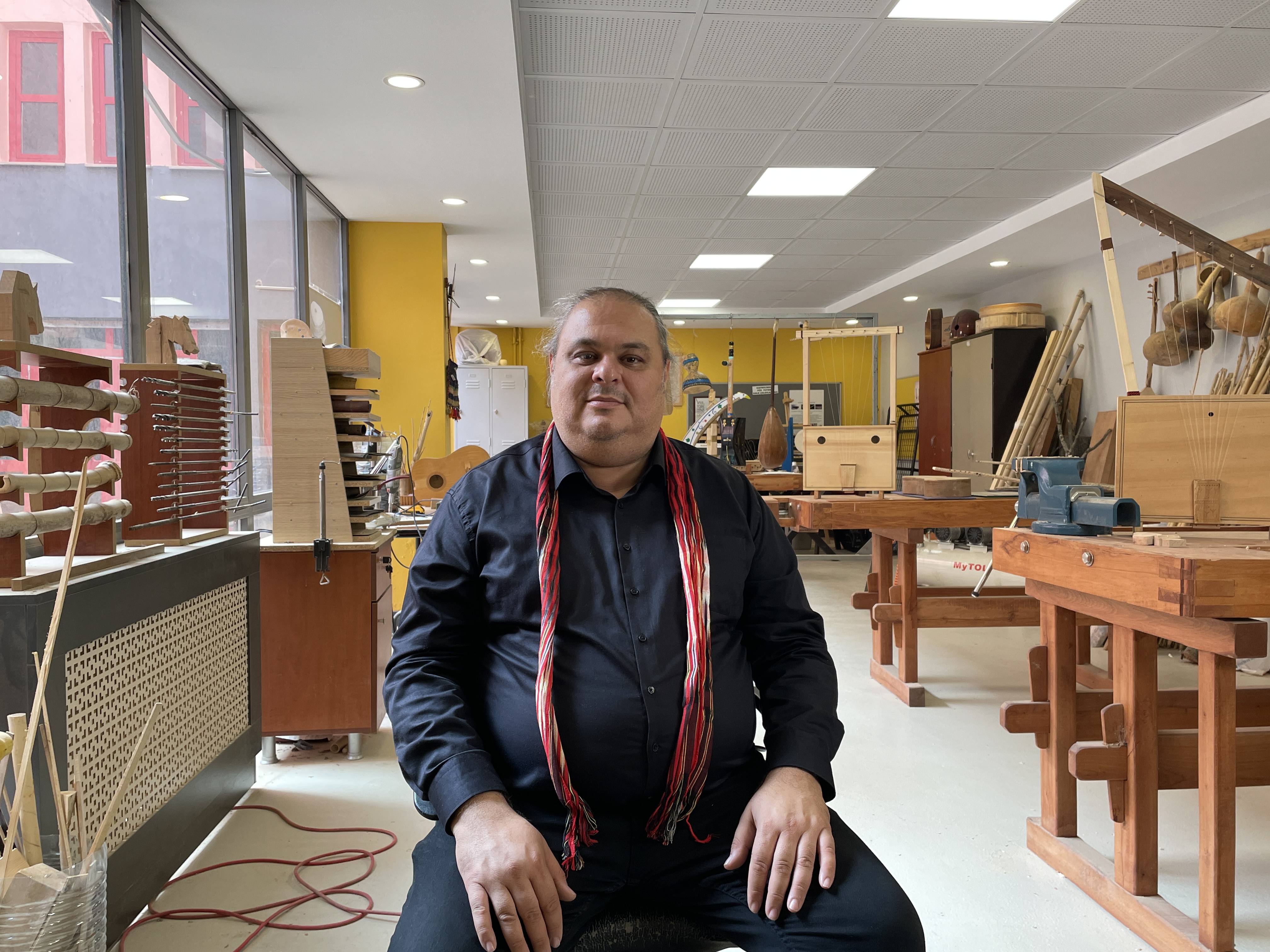 BAKAN KURUM: ATIK MALZEMELER EMRAH ÖĞRETMENİN ELİNDE MELODİYE DÖNÜŞÜYOR