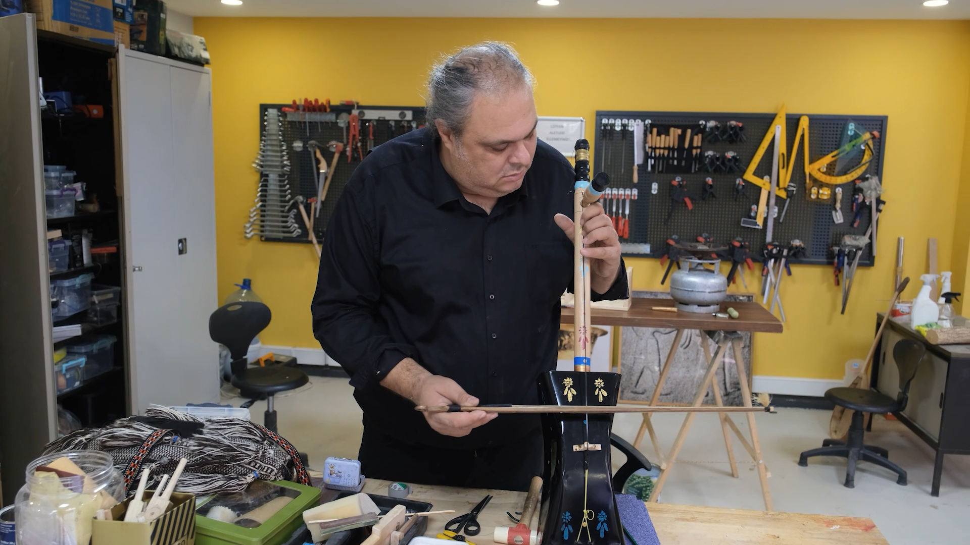 BAKAN KURUM: ATIK MALZEMELER EMRAH ÖĞRETMENİN ELİNDE MELODİYE DÖNÜŞÜYOR