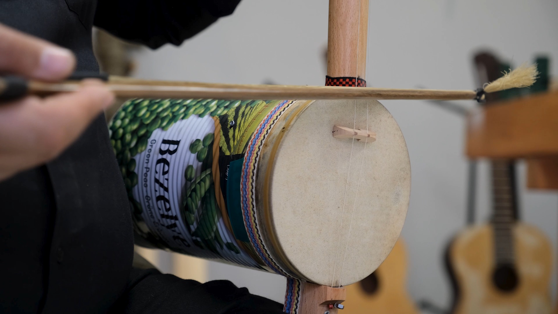 BAKAN KURUM: ATIK MALZEMELER EMRAH ÖĞRETMENİN ELİNDE MELODİYE DÖNÜŞÜYOR