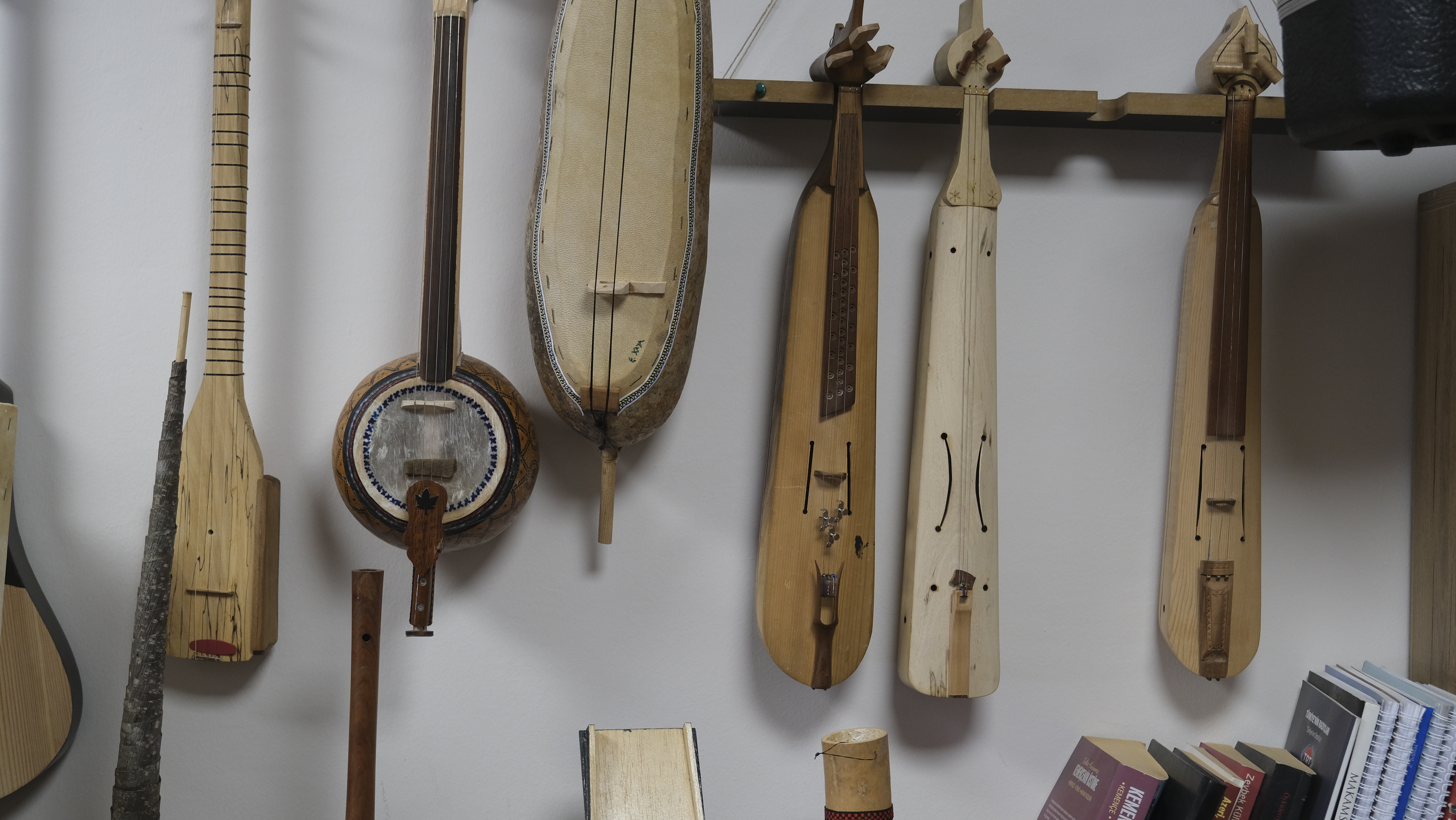 BAKAN KURUM: ATIK MALZEMELER EMRAH ÖĞRETMENİN ELİNDE MELODİYE DÖNÜŞÜYOR