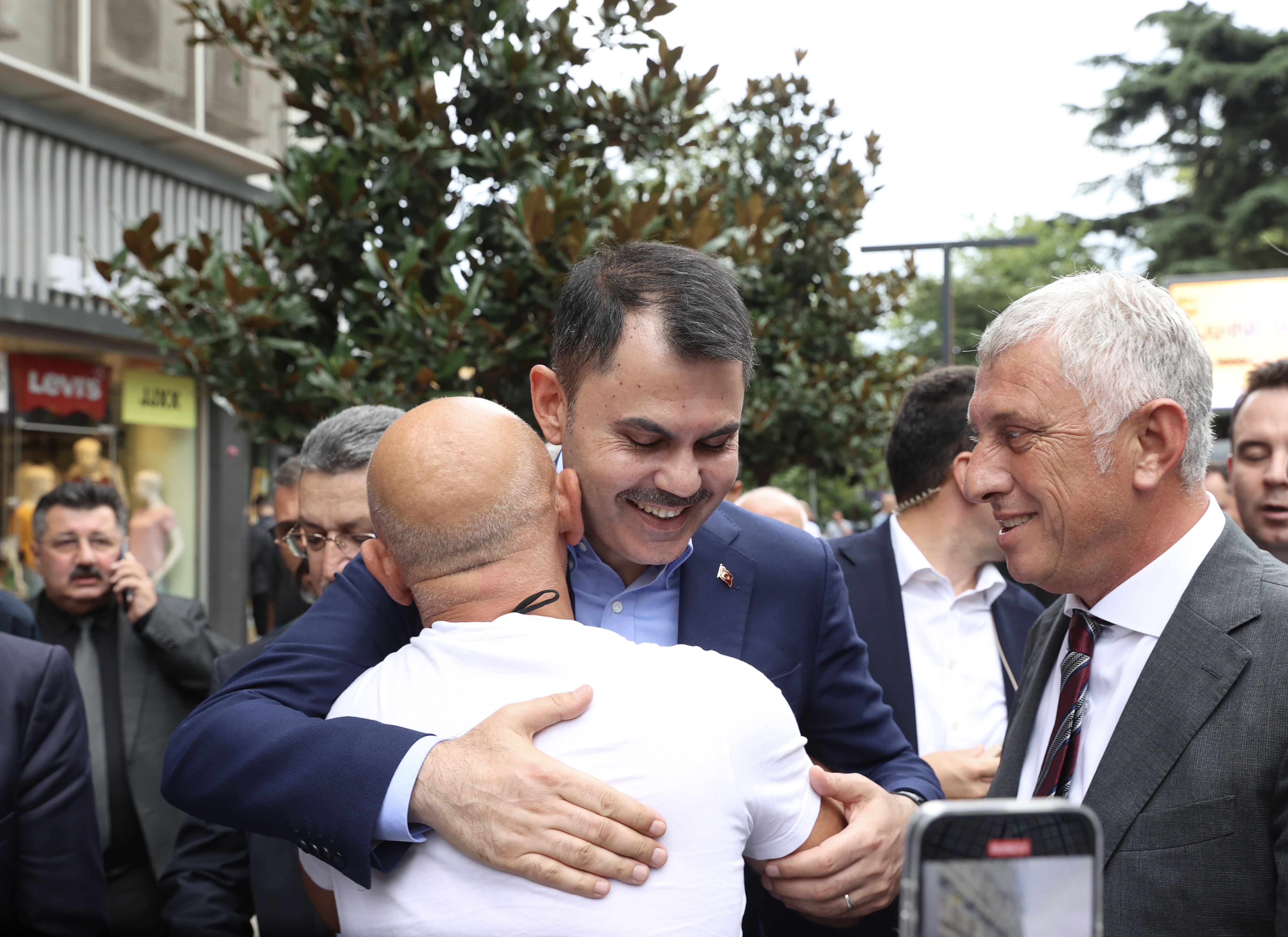 BAKAN KURUM’A TRABZON’DAKİ KAHRAMANMARAŞ CADDESİ'NDE DEPREM BÖLGESİ TEŞEKKÜRÜ