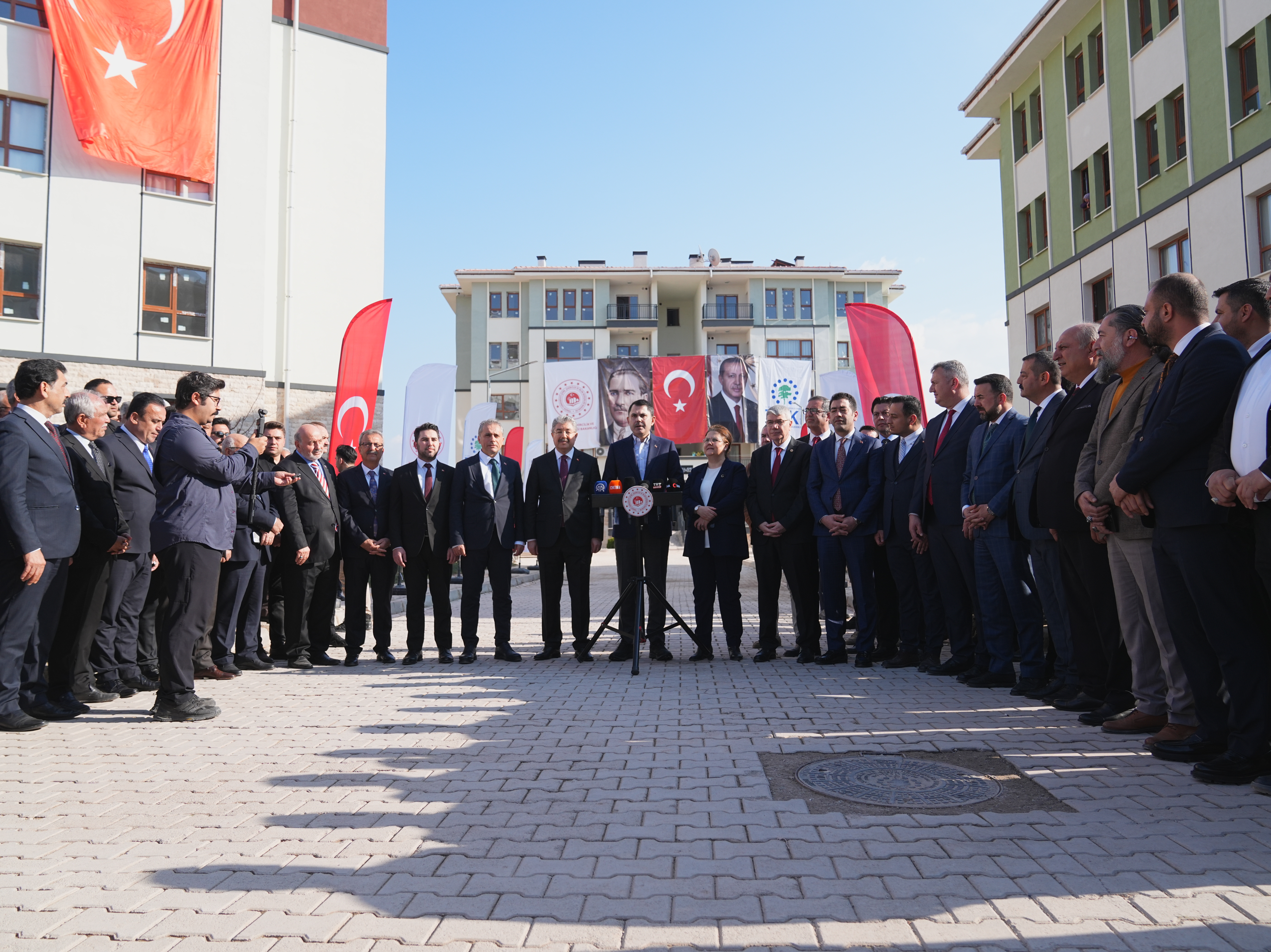 BAKAN KURUM’DAN KENTSEL DÖNÜŞÜM ÇAĞRISI: “HEP BİRLİKTE EVLERİMİZİ, İŞ YERLERİMİZİ DÖNÜŞTÜRELİM”