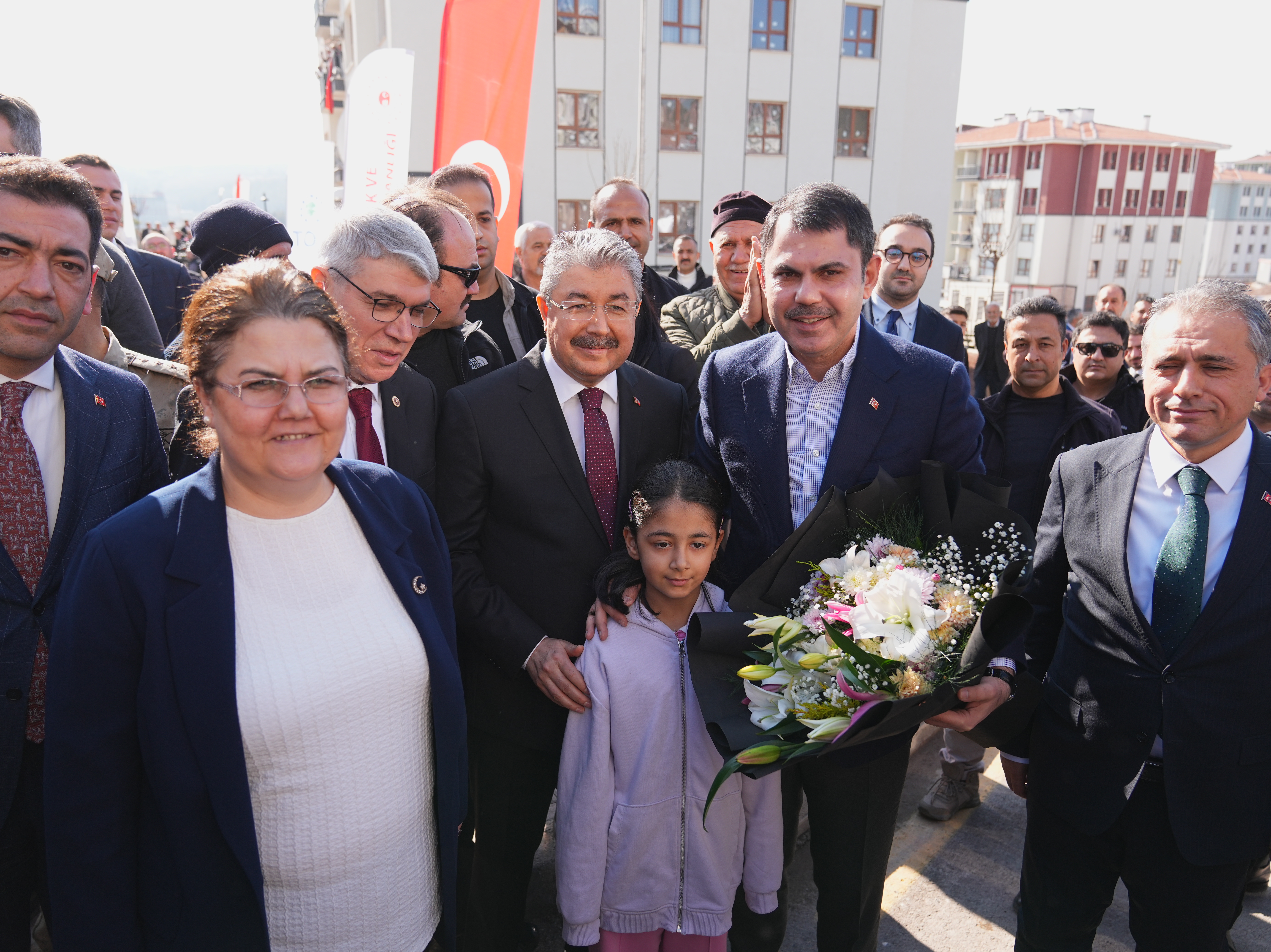 BAKAN KURUM’DAN KENTSEL DÖNÜŞÜM ÇAĞRISI: “HEP BİRLİKTE EVLERİMİZİ, İŞ YERLERİMİZİ DÖNÜŞTÜRELİM”