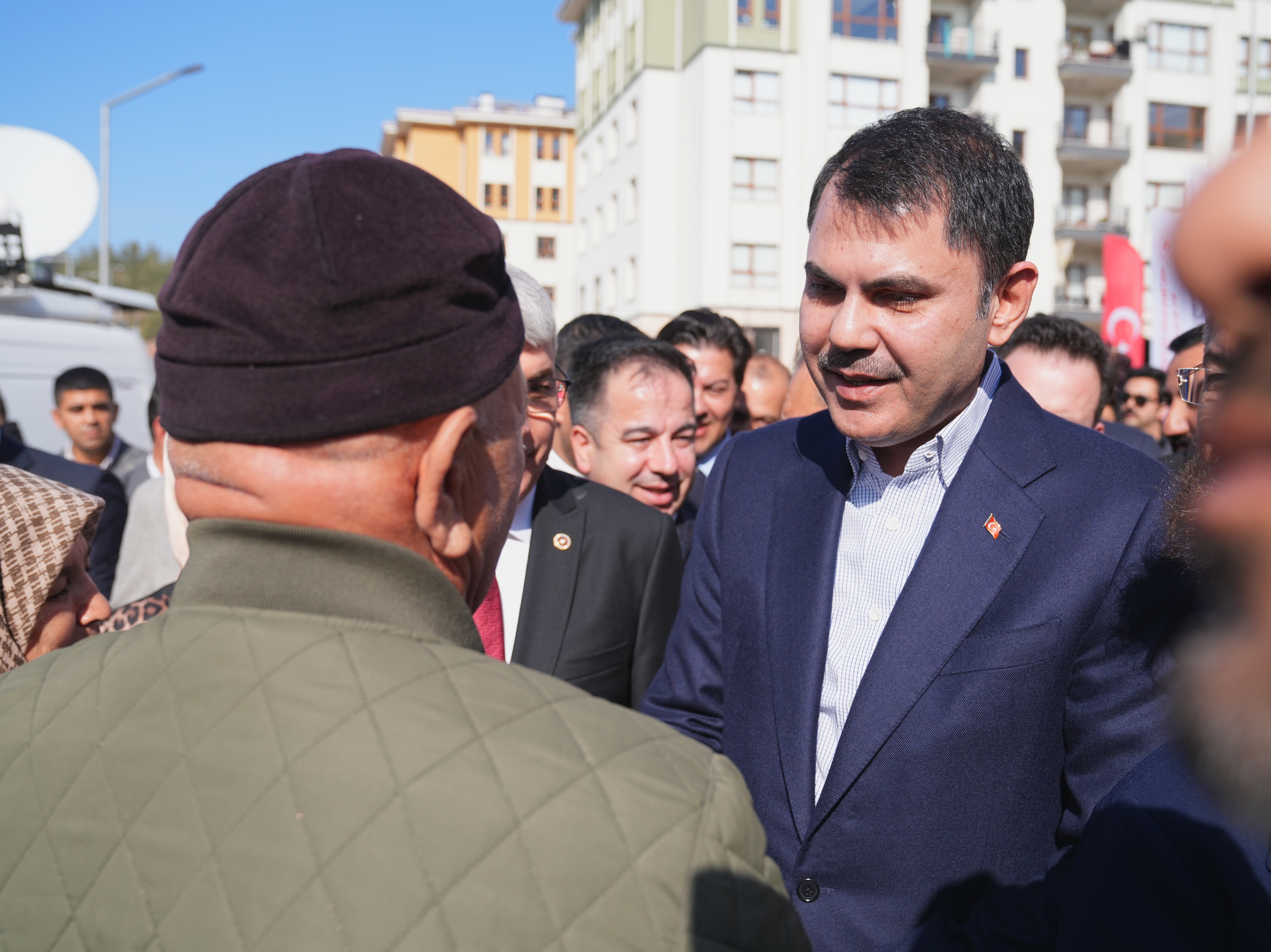 BAKAN KURUM’DAN KENTSEL DÖNÜŞÜM ÇAĞRISI: “HEP BİRLİKTE EVLERİMİZİ, İŞ YERLERİMİZİ DÖNÜŞTÜRELİM”