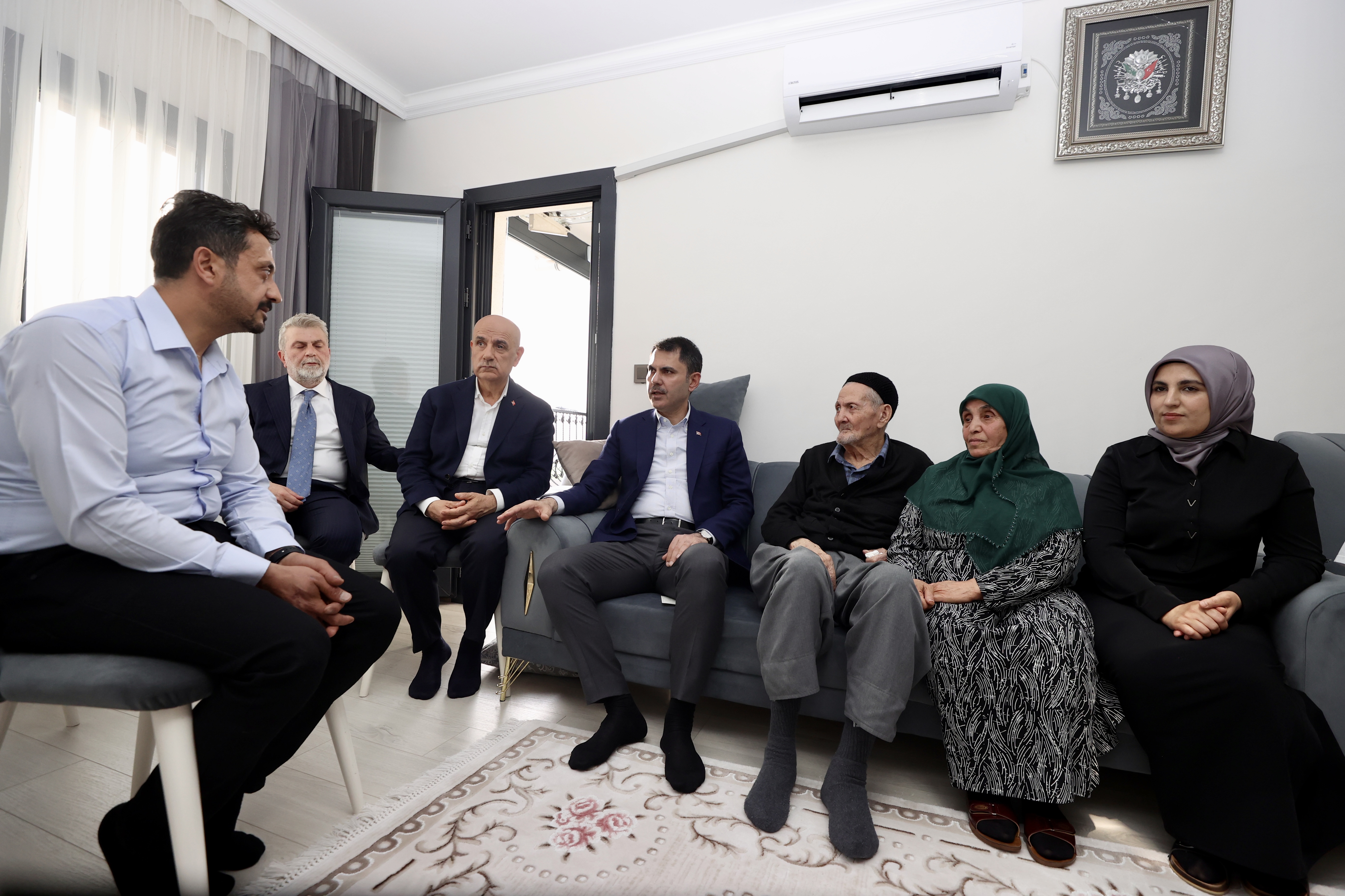 BAKAN KURUM’DAN DEPREMZEDE AİLEYE ZİYARET