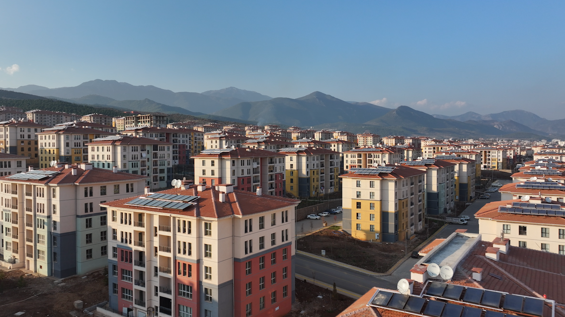 BAKAN KURUM’DAN HATAY HASSA PAYLAŞIMI: DEVLET BİZE EV DEĞİL, YUVA İÇİNDE YUVA YAPTI