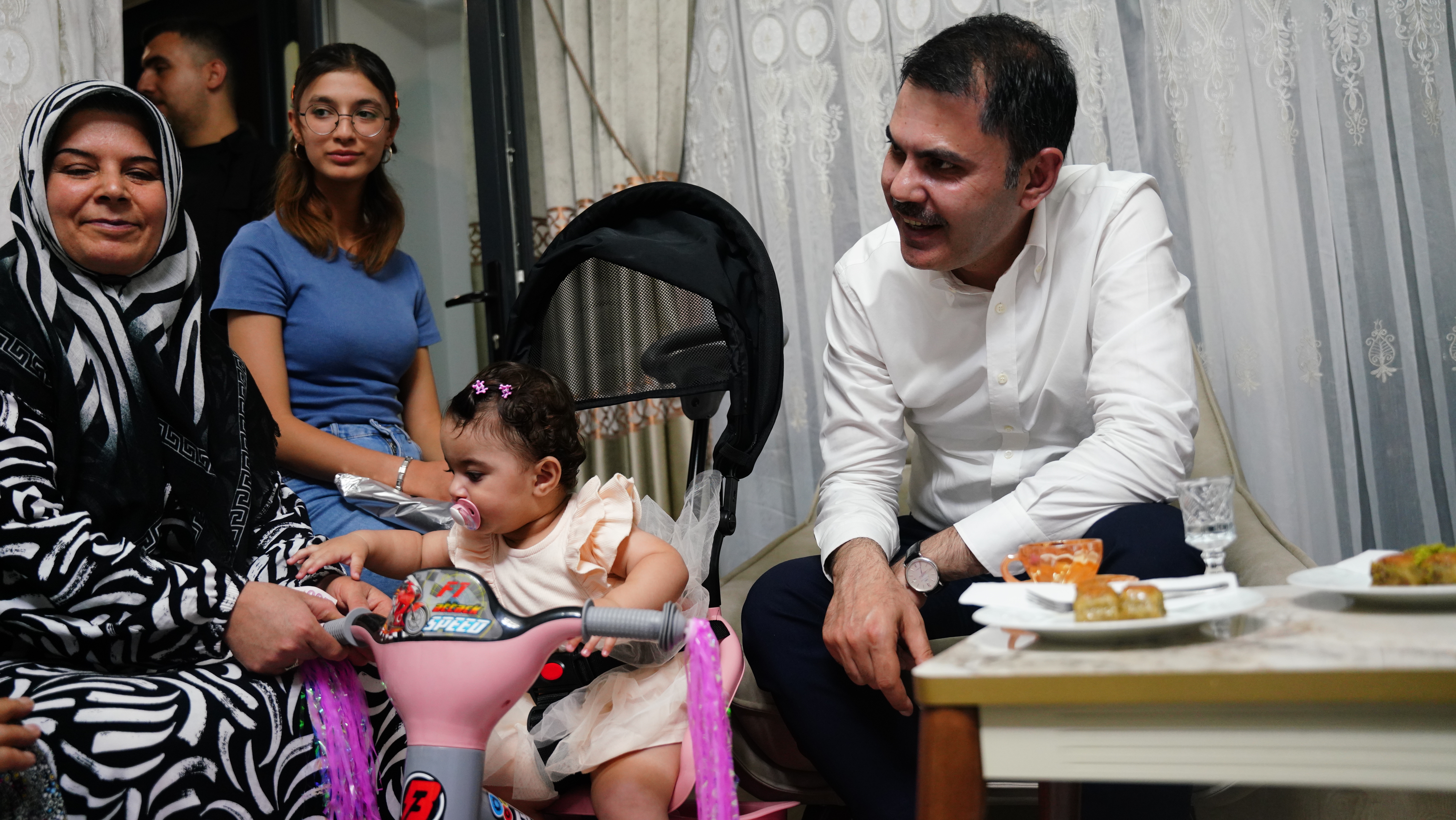 BAKAN KURUM’DAN AKÇADAĞ’DA DEPREMZEDE AİLEYE ZİYARET