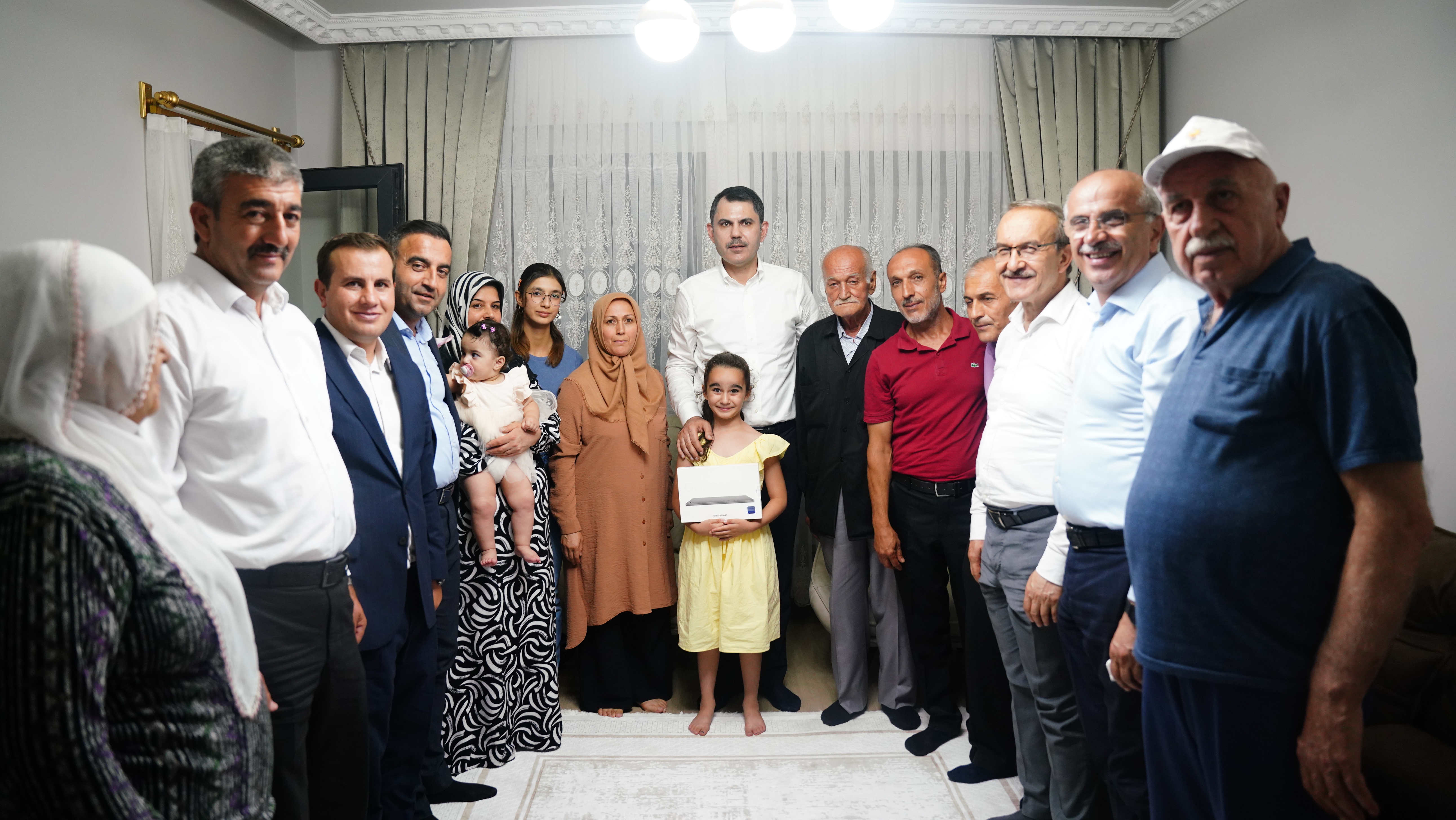 BAKAN KURUM’DAN AKÇADAĞ’DA DEPREMZEDE AİLEYE ZİYARET