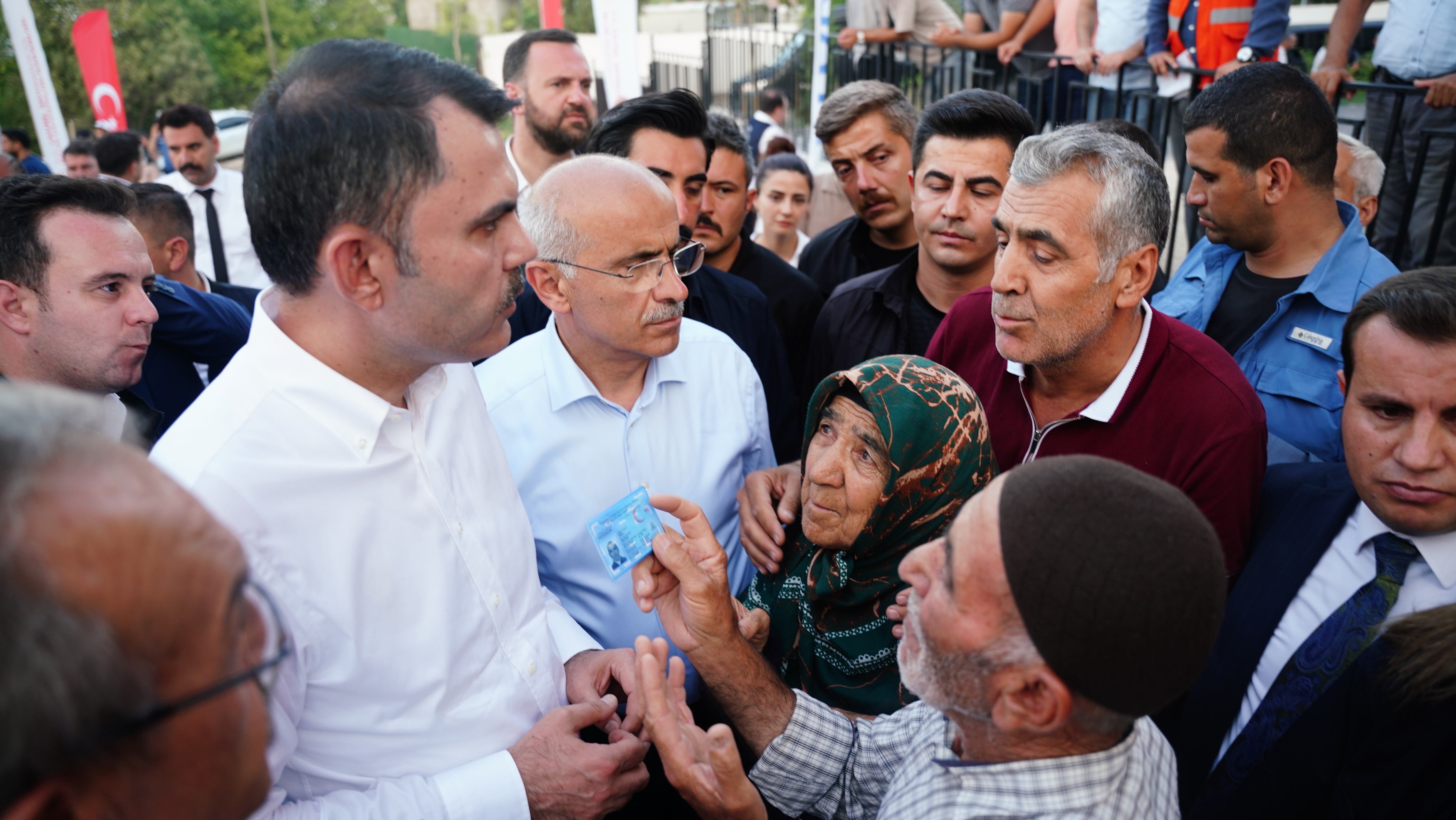 BAKAN KURUM’DAN AKÇADAĞ’DA DEPREMZEDE AİLEYE ZİYARET