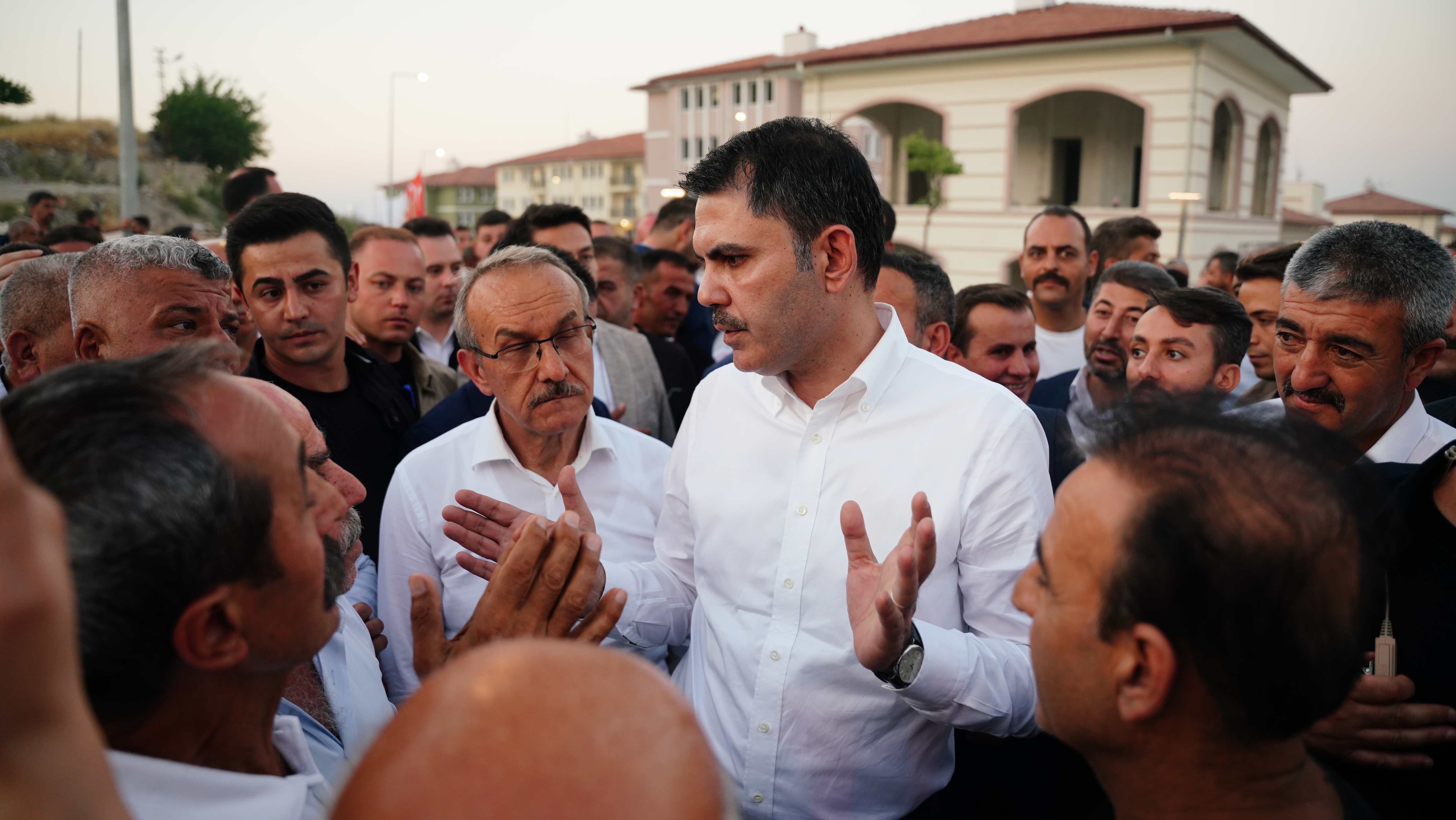 BAKAN KURUM’DAN AKÇADAĞ’DA DEPREMZEDE AİLEYE ZİYARET