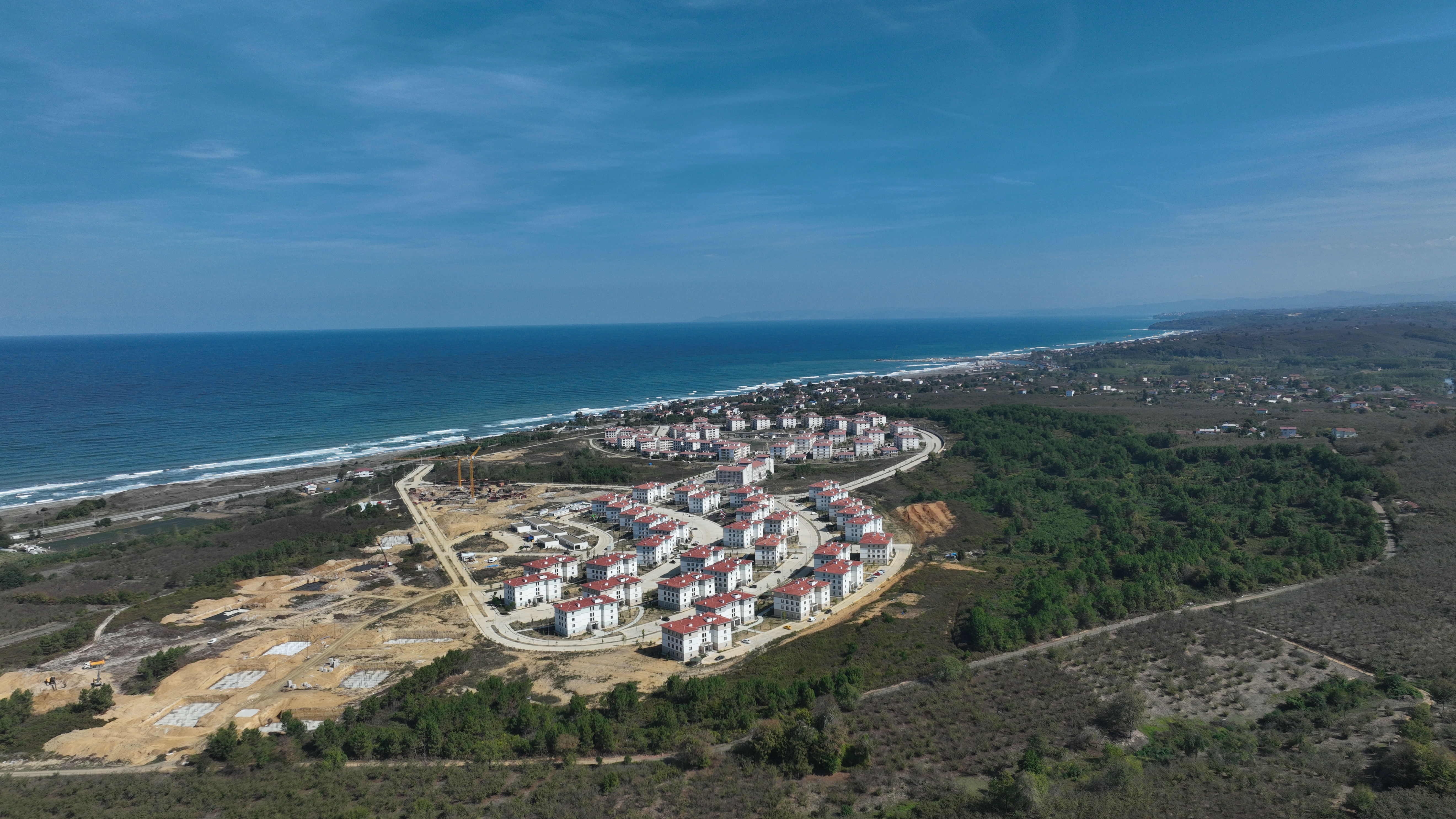 BAKAN KURUM’DAN SOSYAL KONUT PAYLAŞIMI